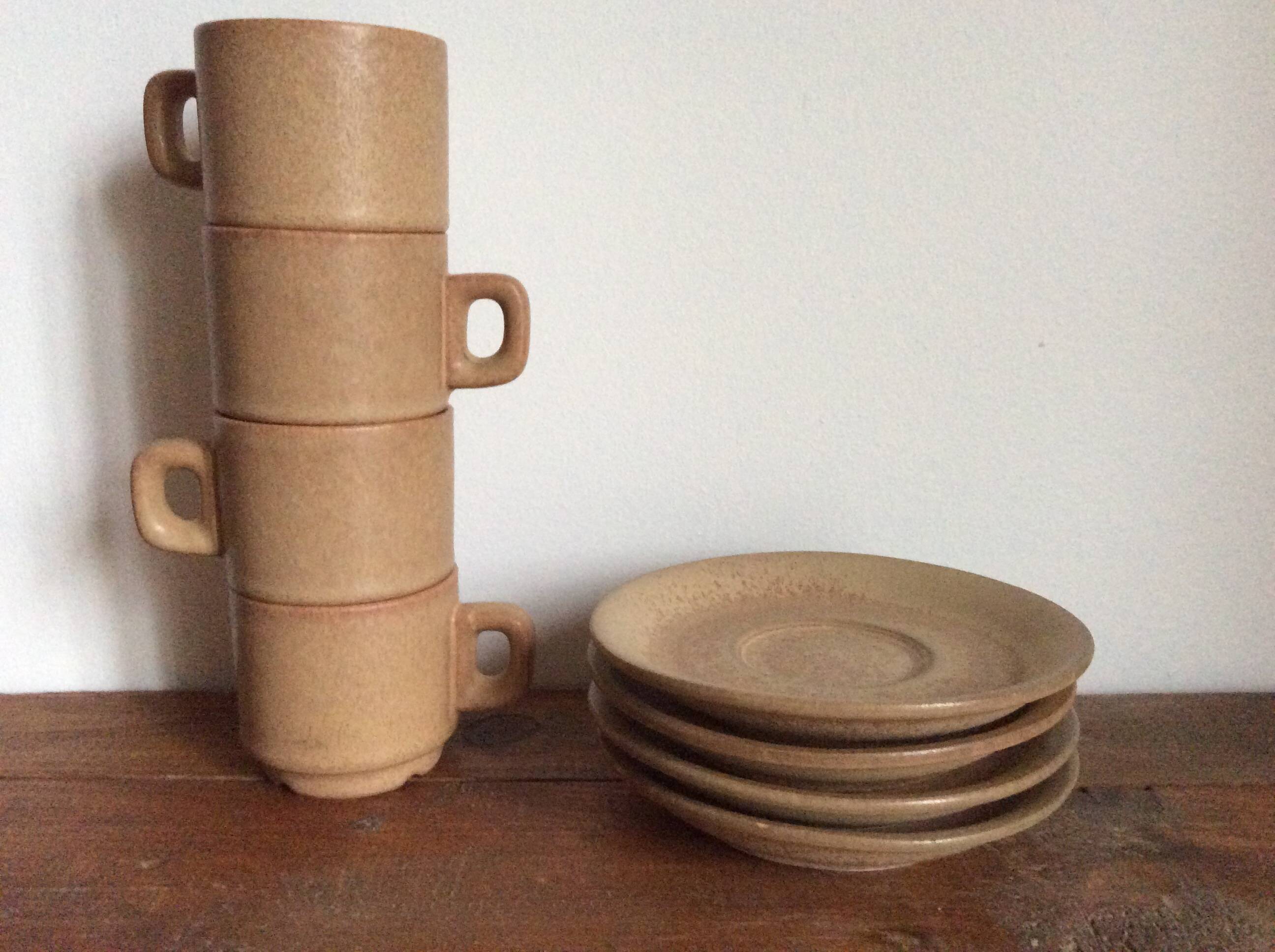 4 stoneware coffee cups