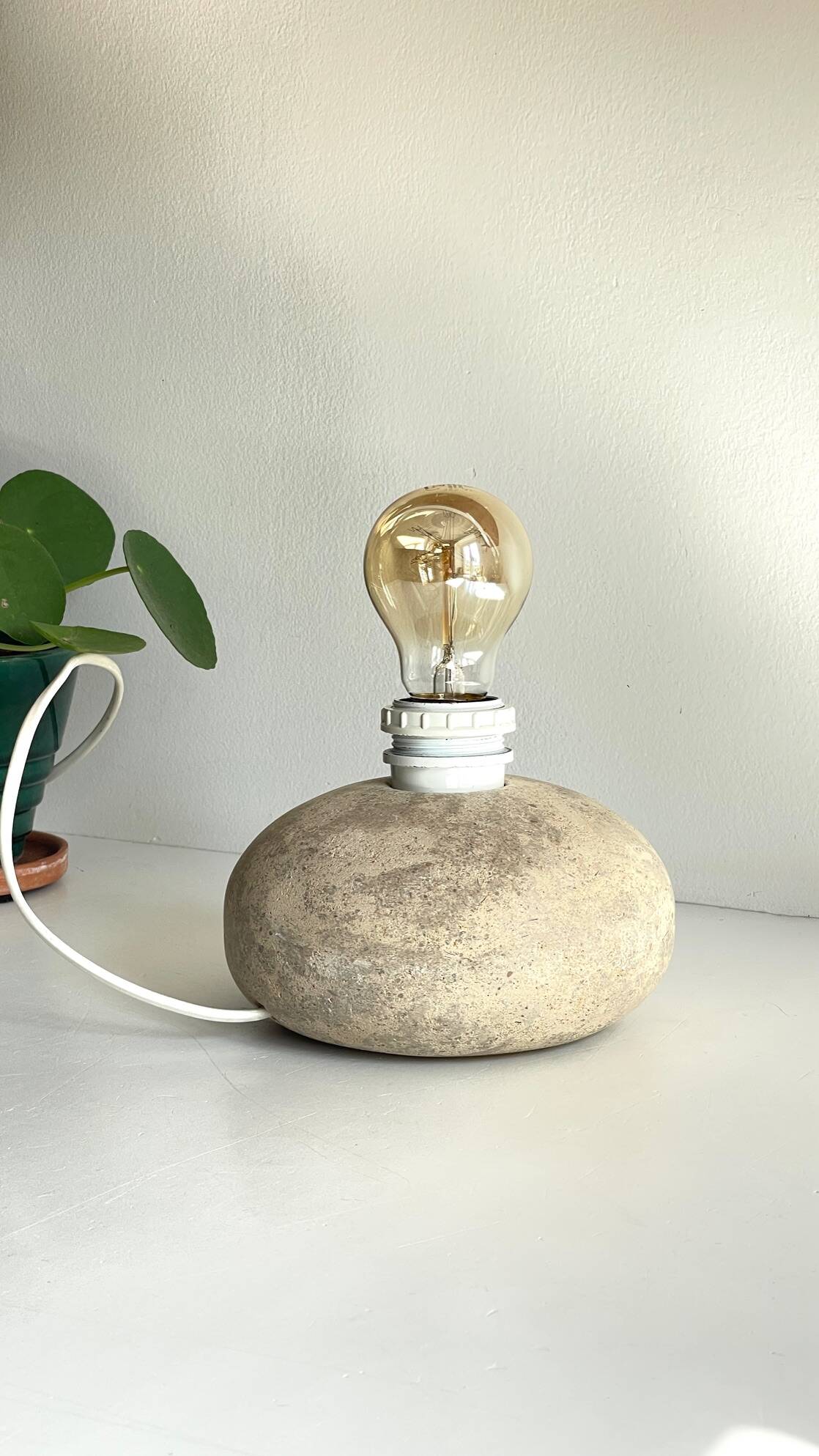 Vintage natural stone pebble lamp