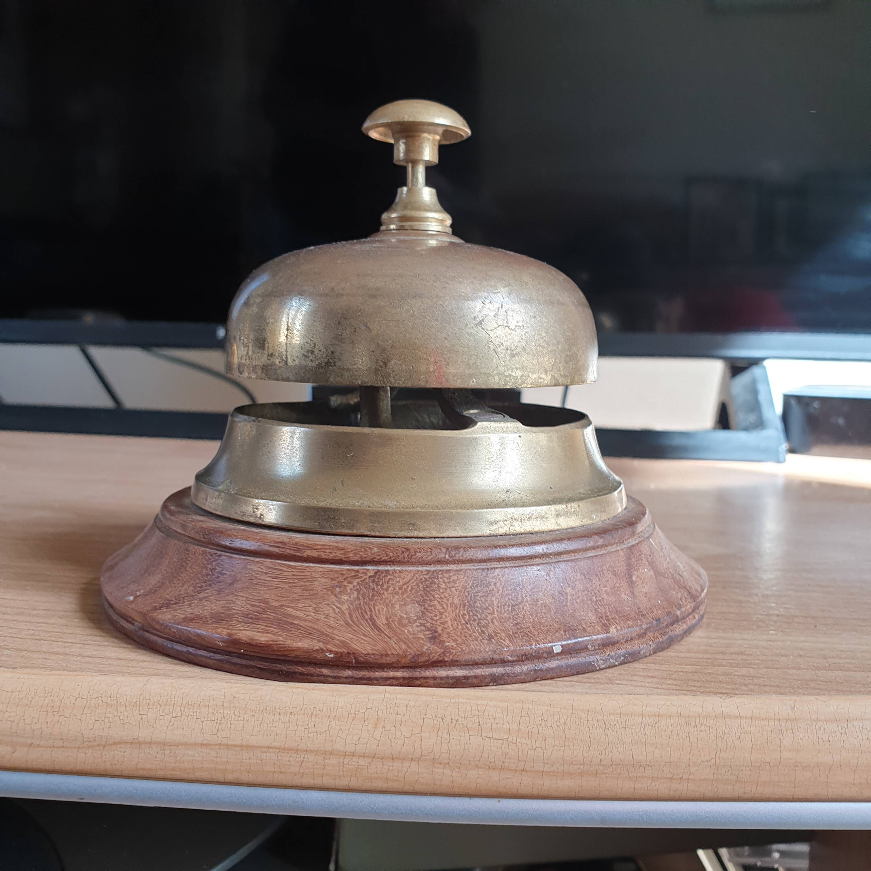 Vintage reception bell in wood and brass
