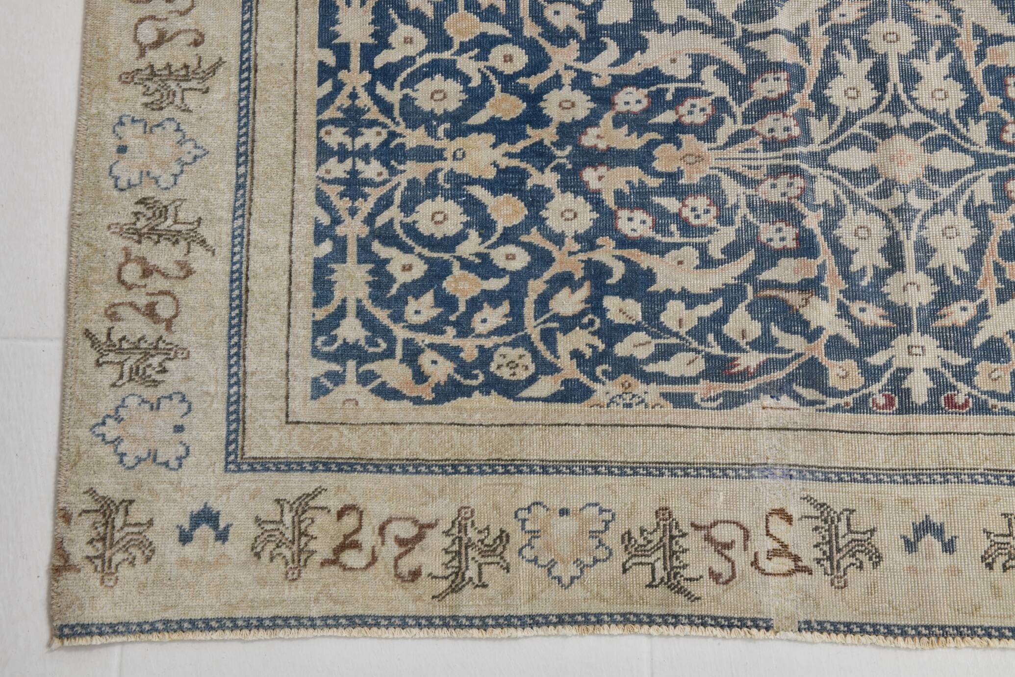 4x7 Navy Blue & Beige Persian Rug 135x204Cm SK 21639