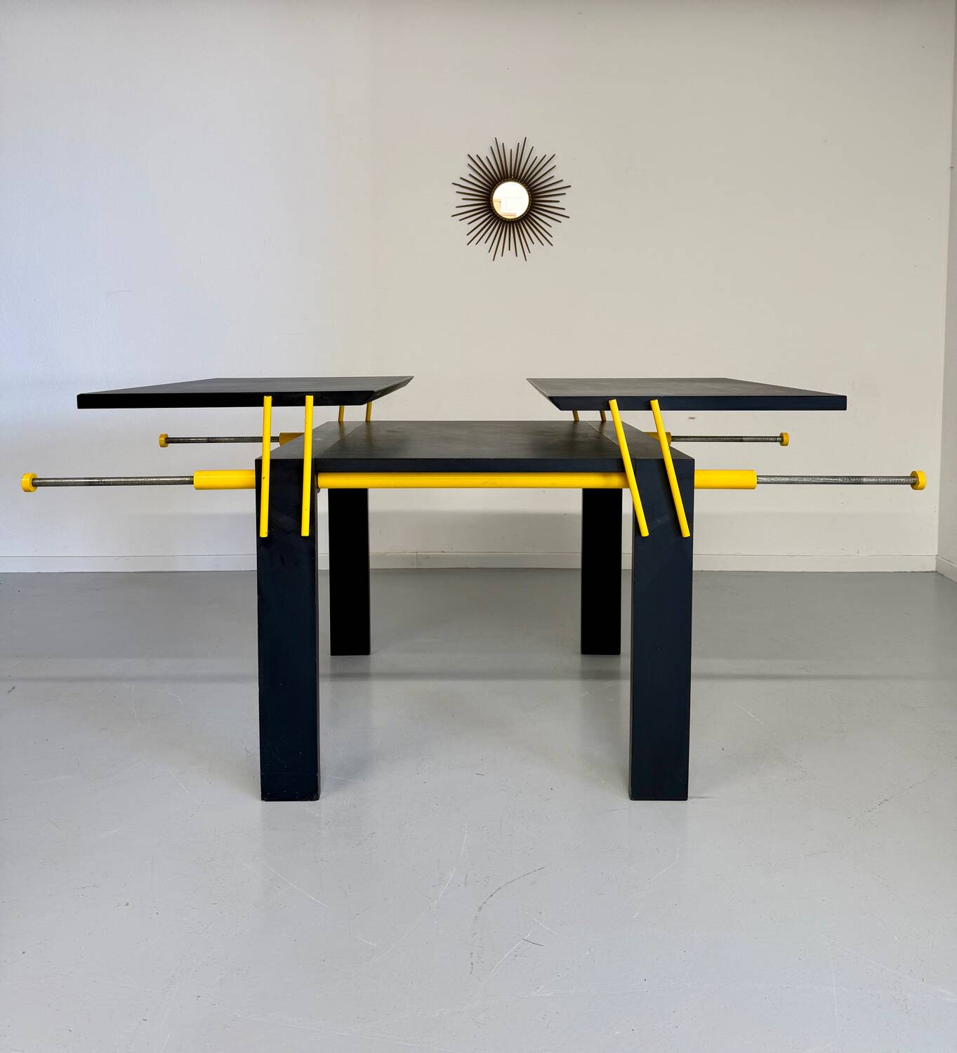 Table à manger extensible postmoderne design italien Lorenzo et Stefani, 1980