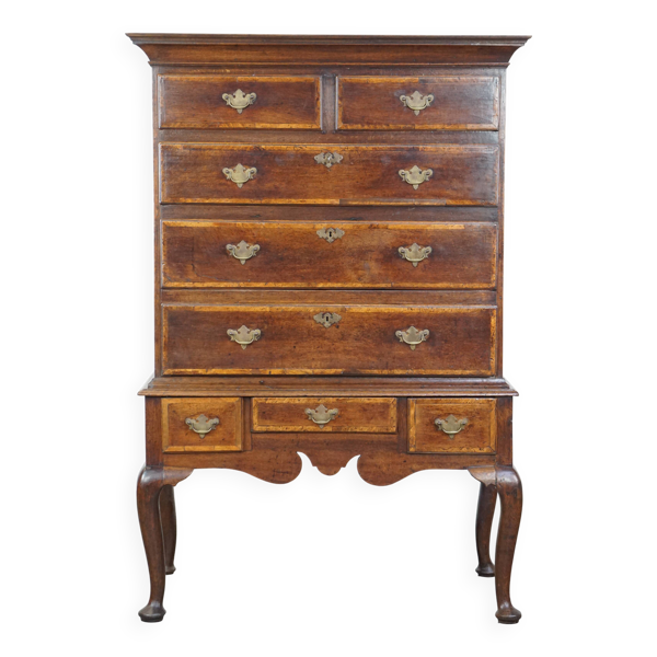 Commode sur pied anglaise en chêne, début du XVIIIe siècle