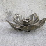 Flowers with removable ashtrays