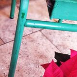 Bureau d'écolier des années 1960 sur peinture verte d'origine