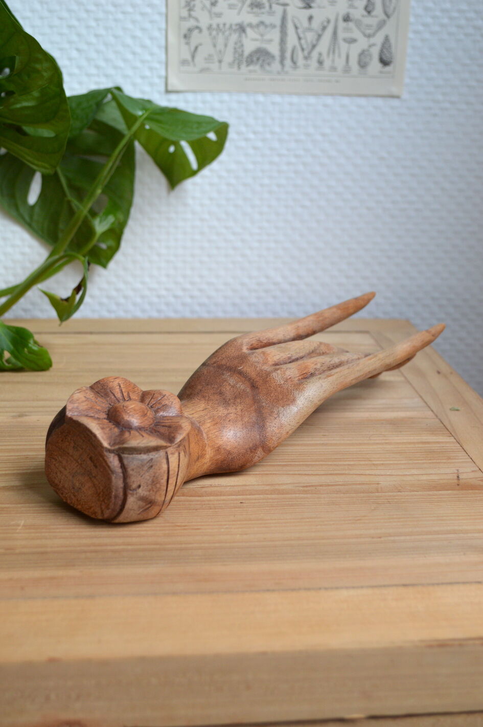 Hand of Buddha baguier carved wood