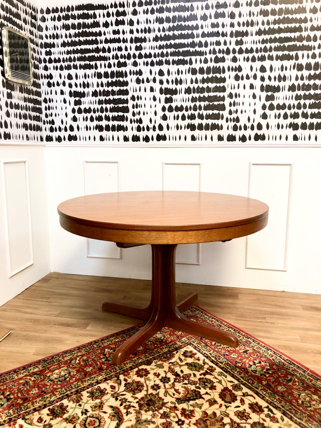 Baumann dining table