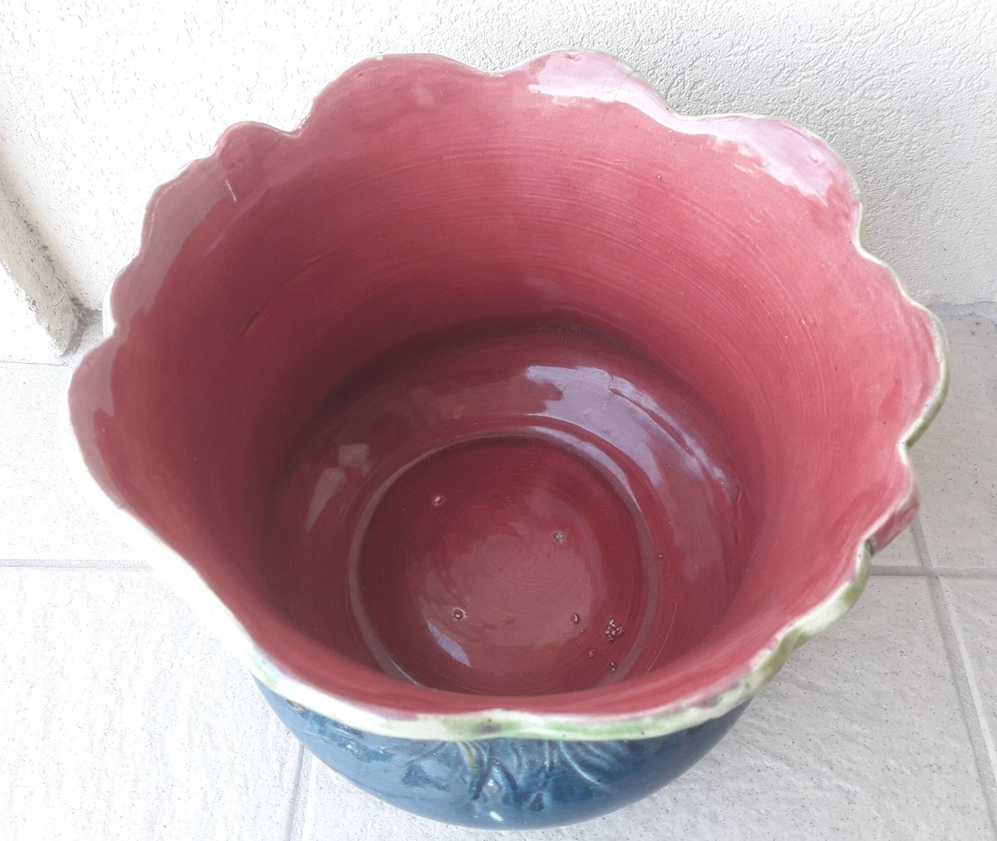 Earthenware cache-pot