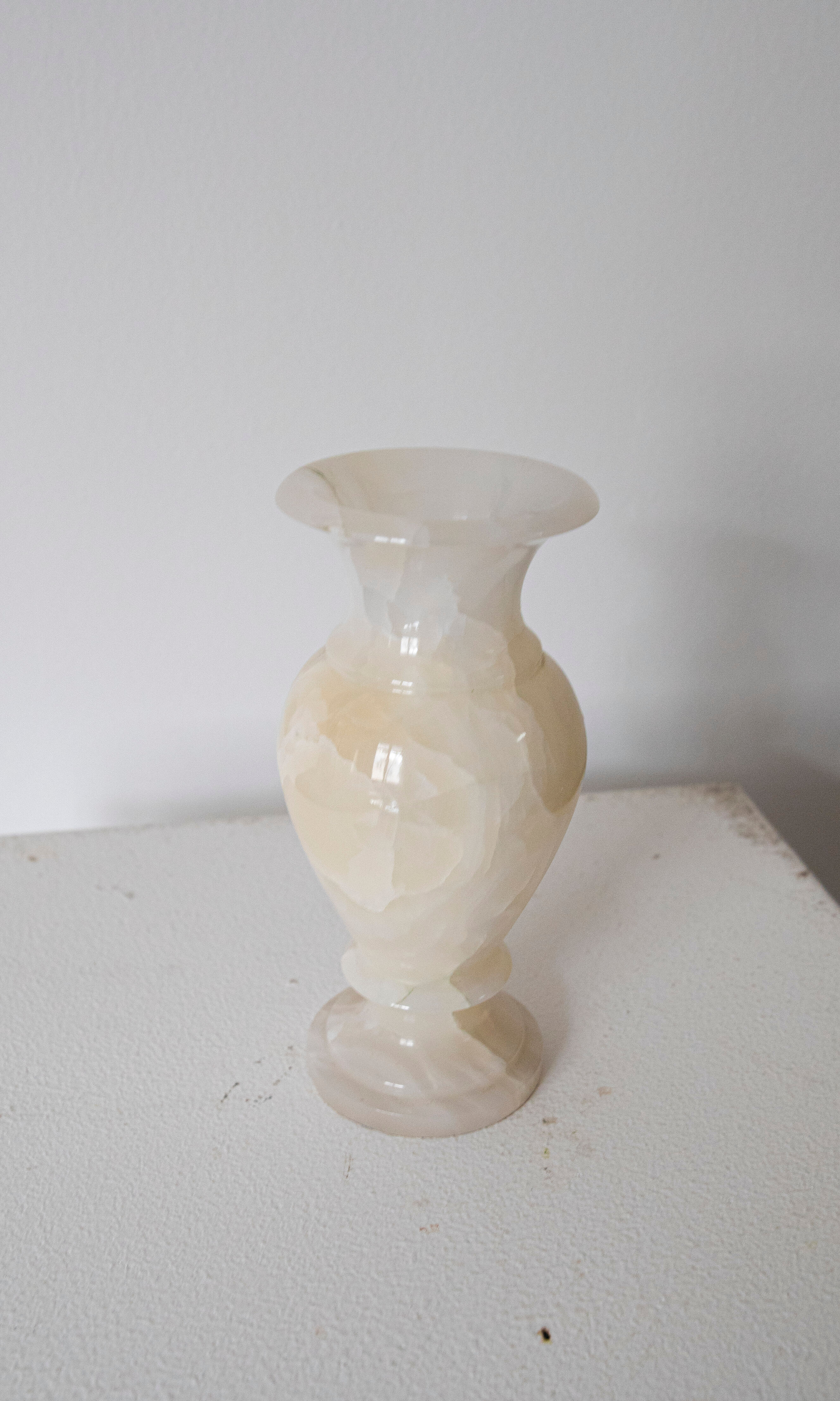 Vase en albâtre