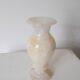 Vase en albâtre