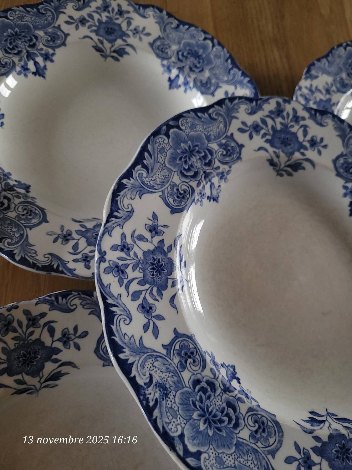4 assiettes creuses Dordrecht Boch Frères La Louvière