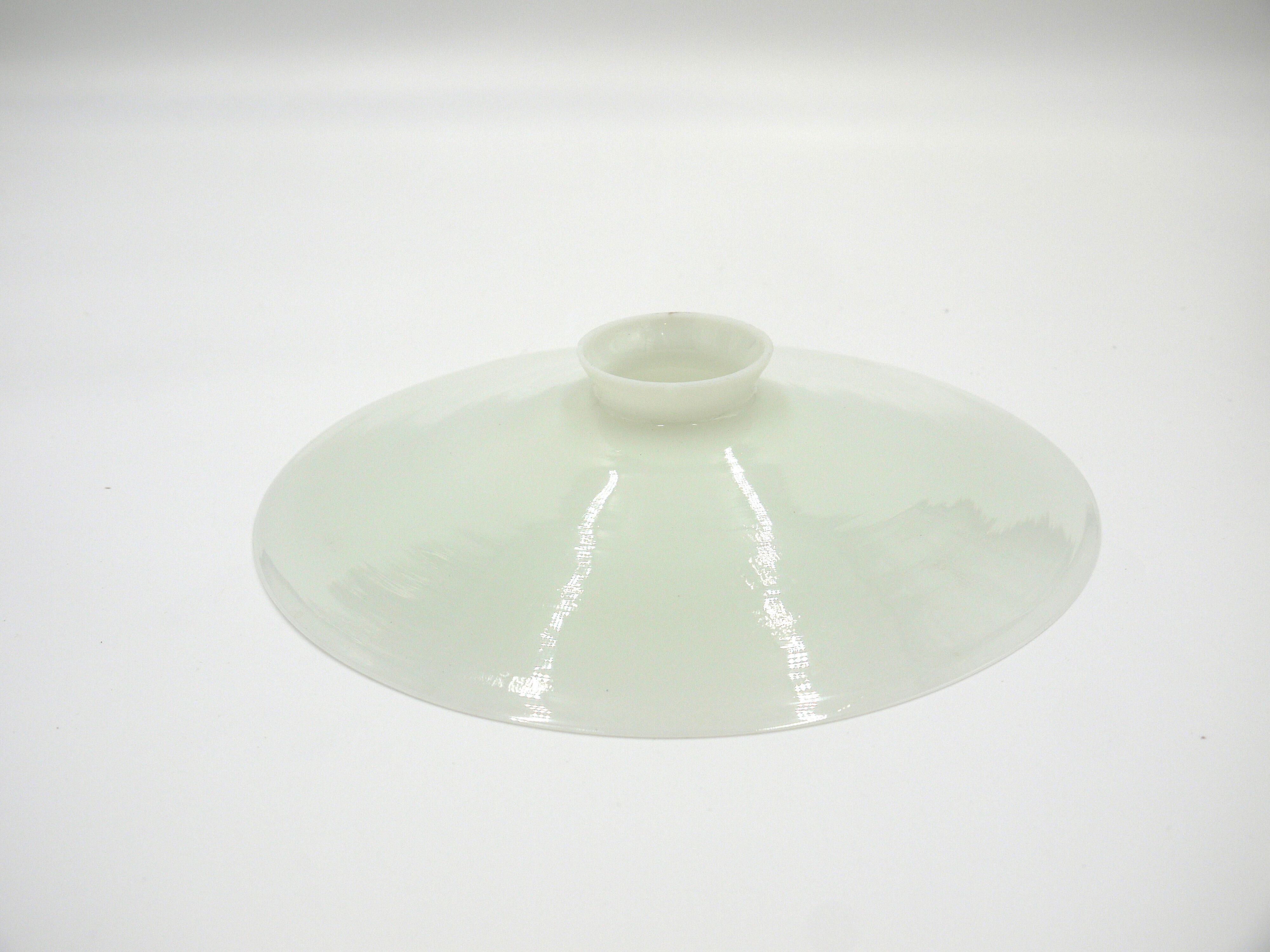 Suspension galette in white opaline