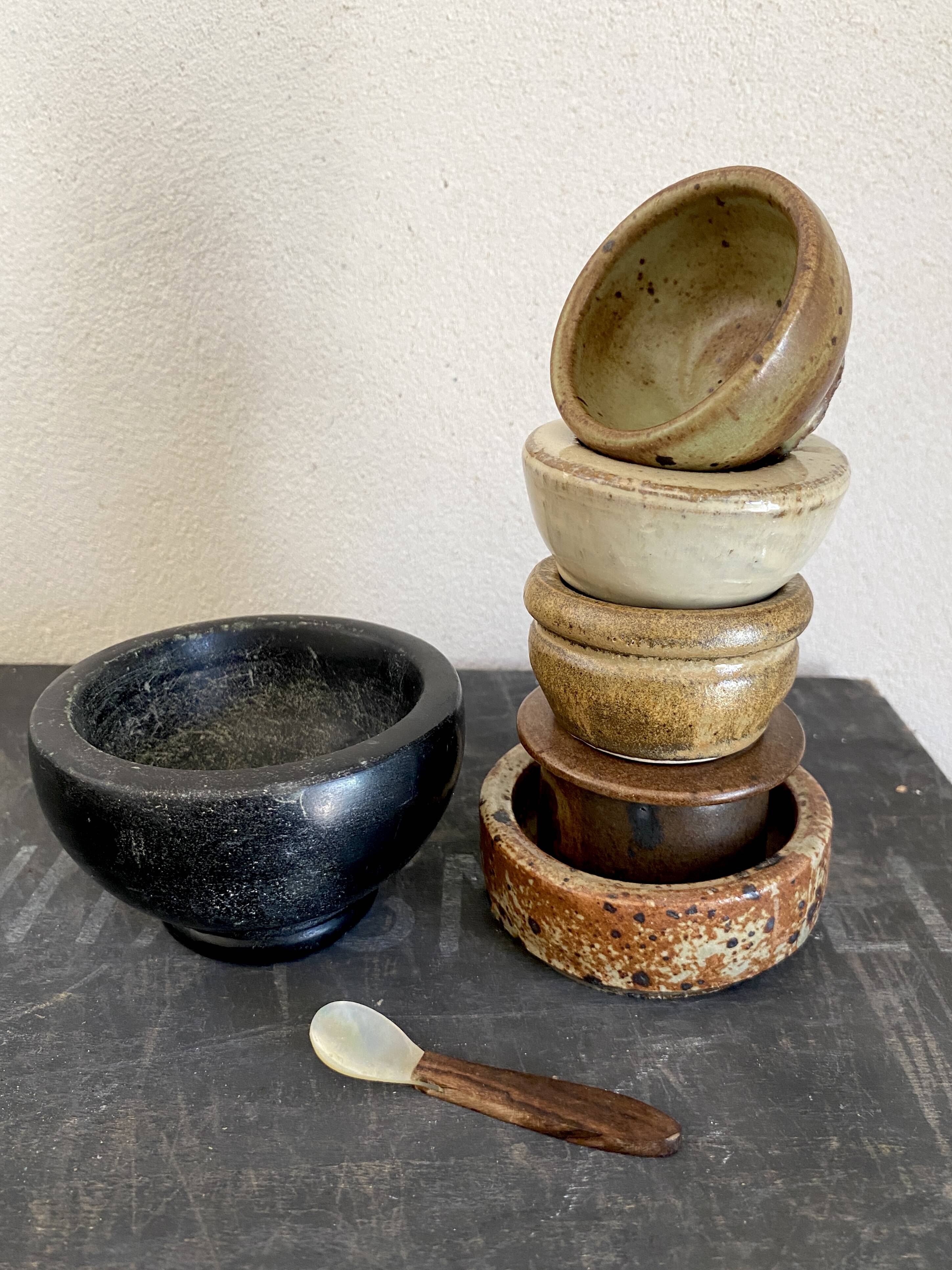 6 mini ceramic bowls, mother-of-pearl spoon