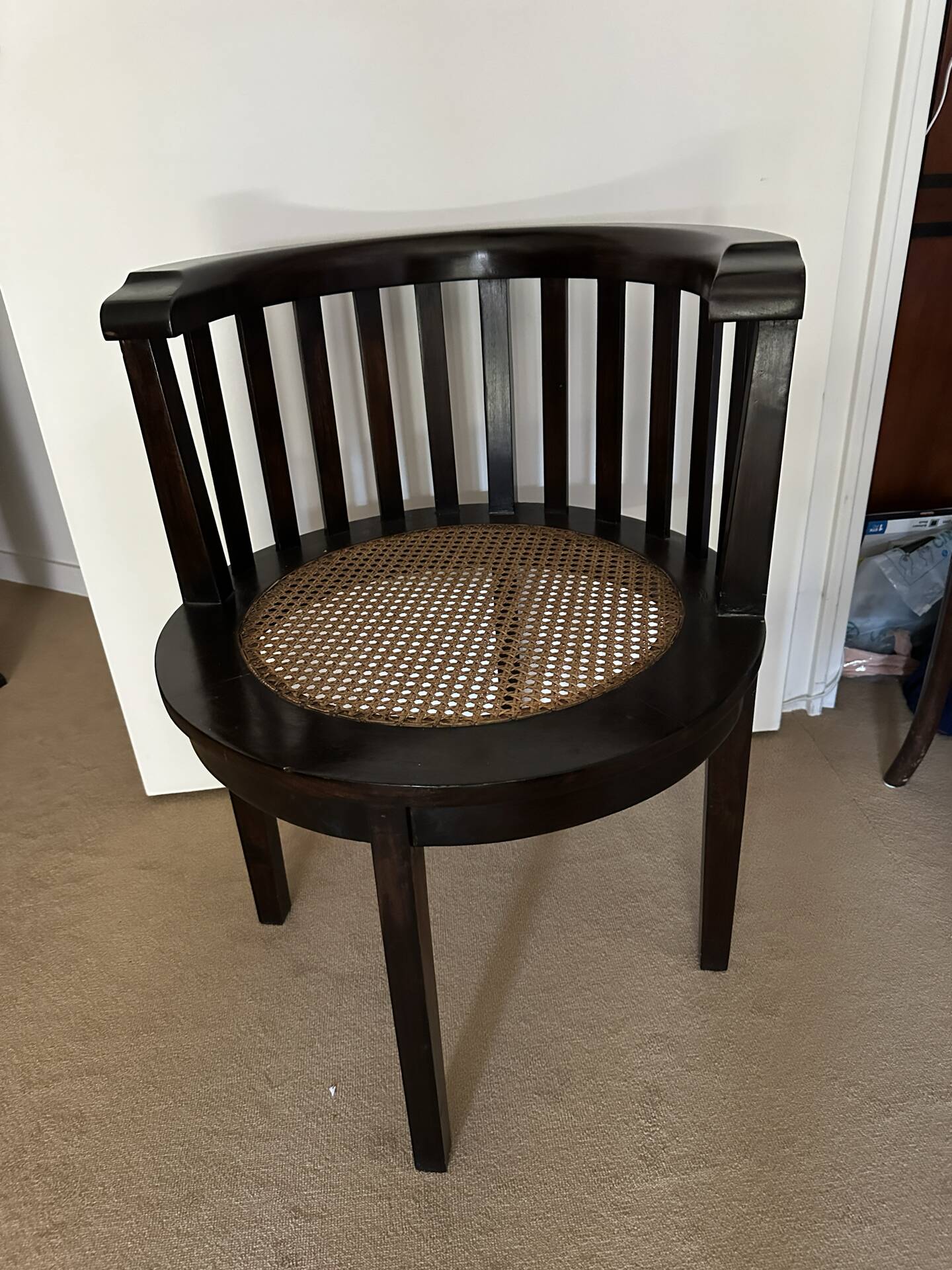 Wenge wood dining table and its 4 chairs.
