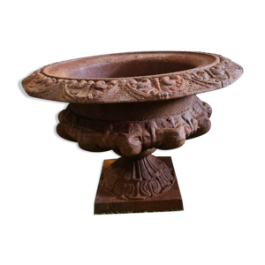 Vase médicis en fonte