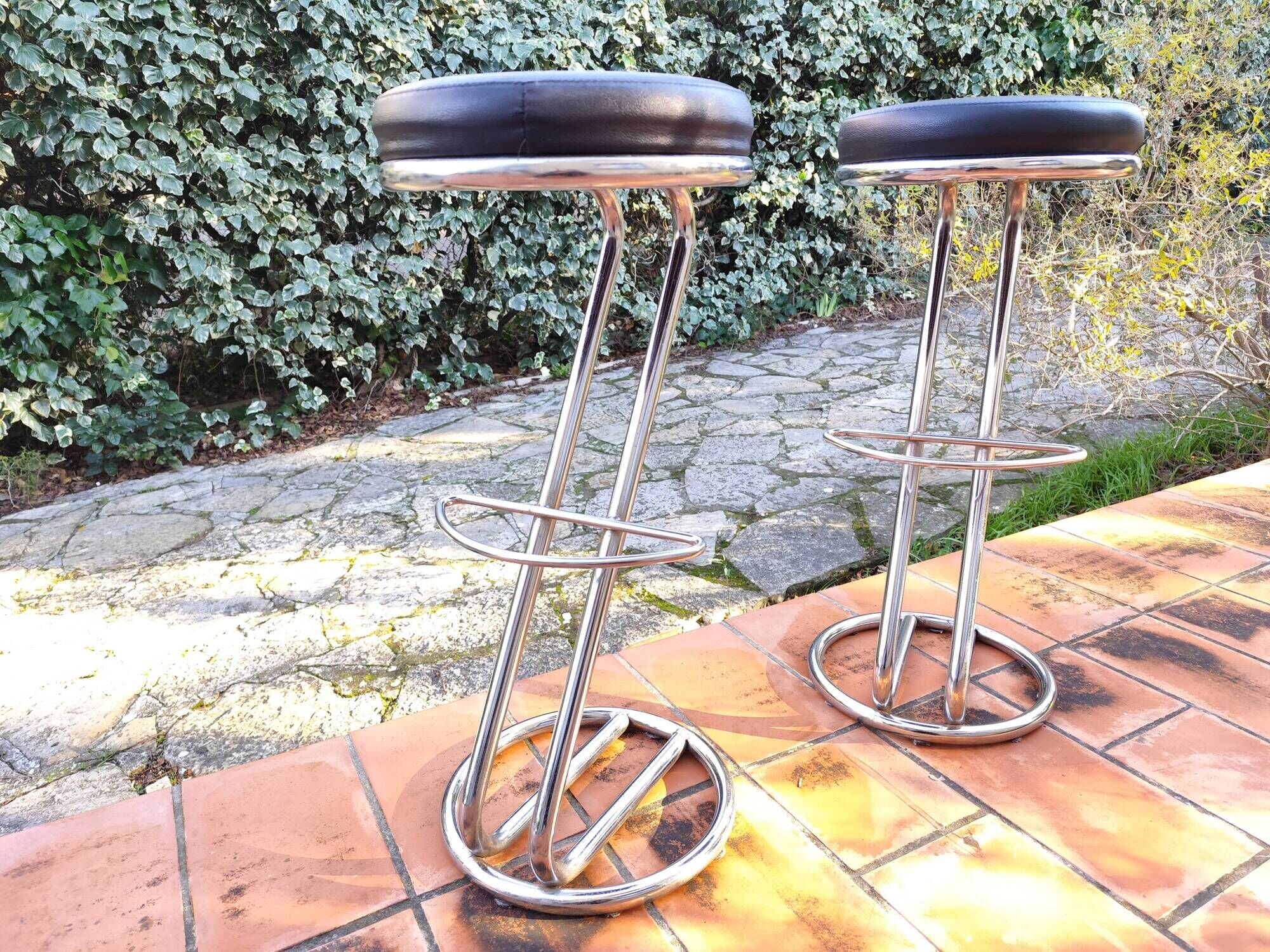 Set of high stools in chrome metal and vintage 80s leather Z