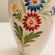 Vase à motif floral en faïence de Lunéville
