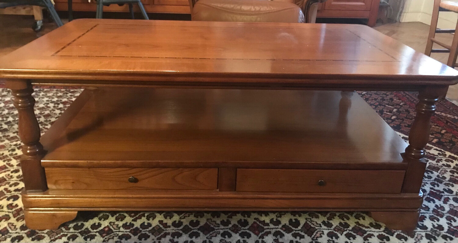 Coffee table in cherry finish