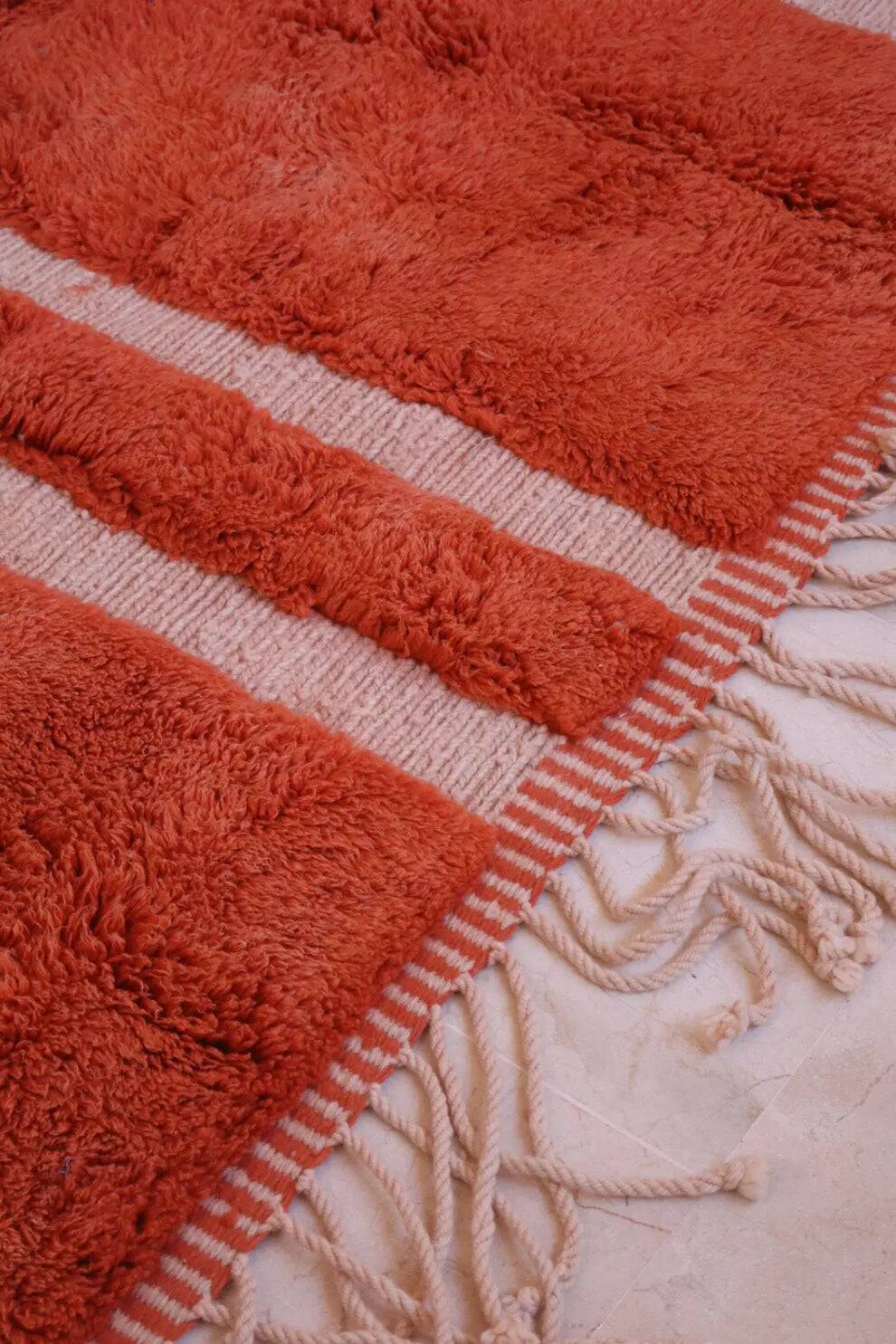 Tapis berbère traditionnel fait main