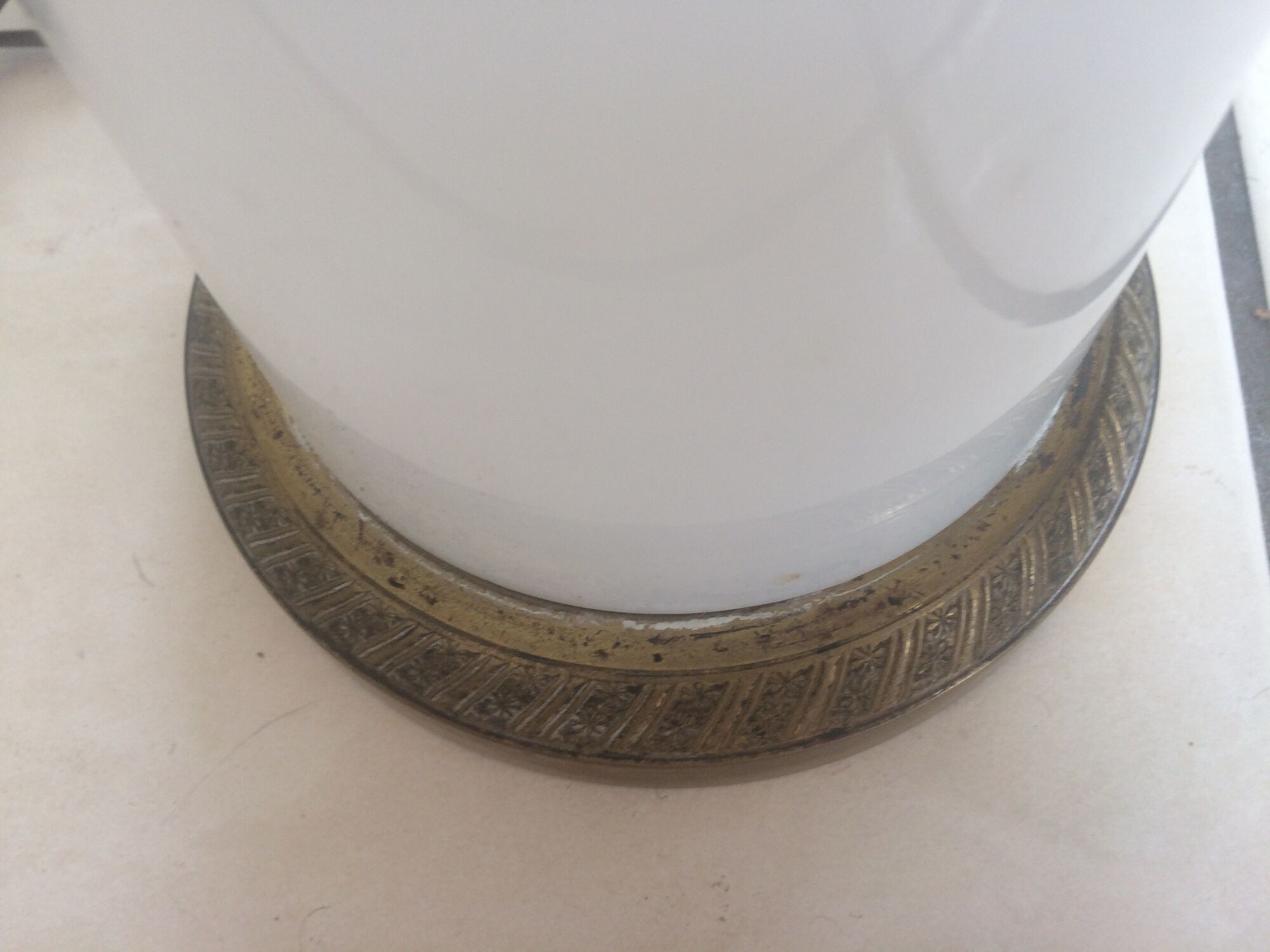 Bronze lamp from the end of the 19th in white opaline and strappings
