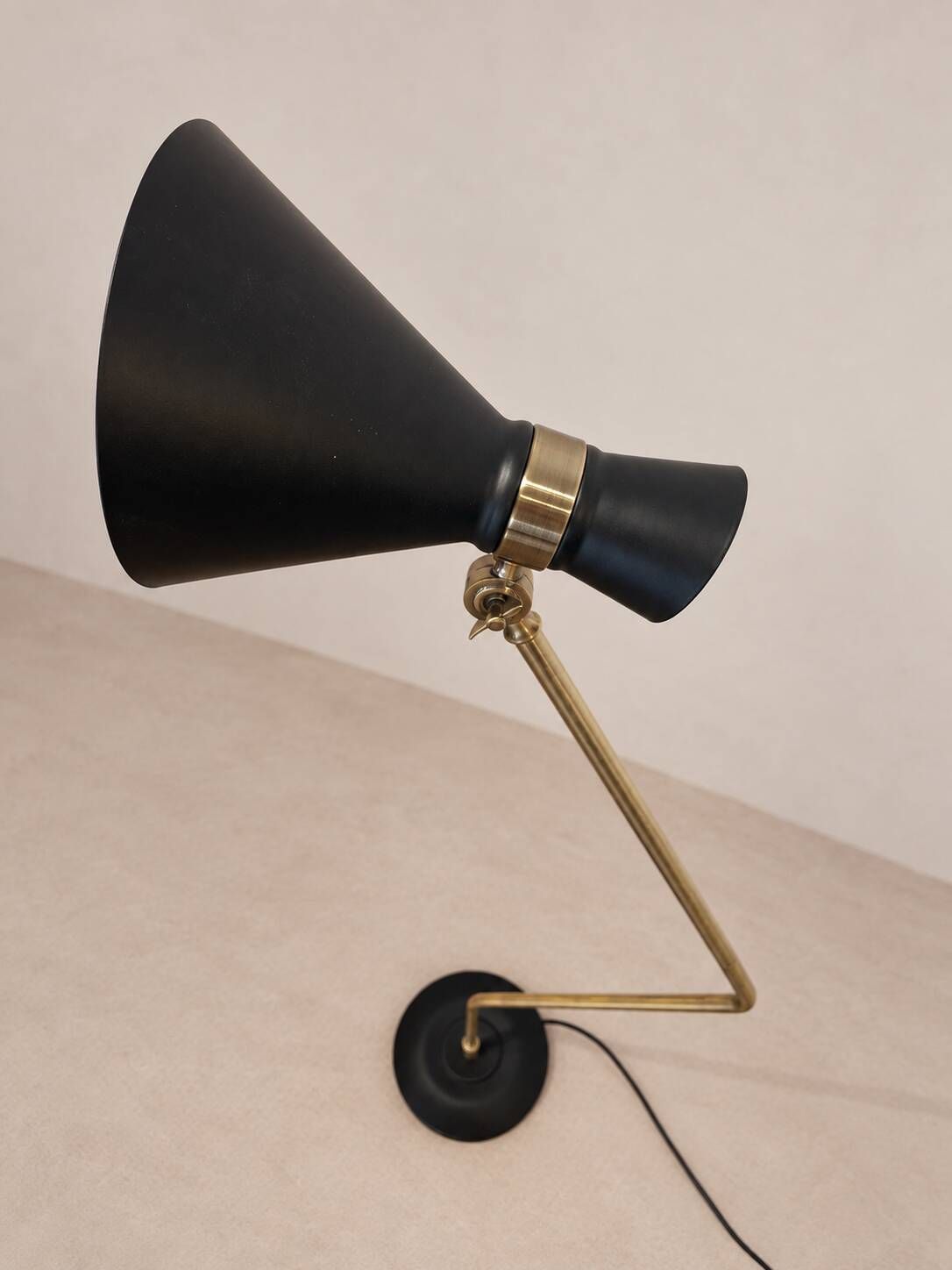 Diabolo floor lamp in metal
