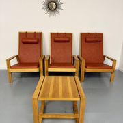 Scandinavian design lounge set in pine with 3 lounge chairs and a table from the 70s.
