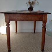 Table / Vintage cherry wood desk with turned legs – Natural patina