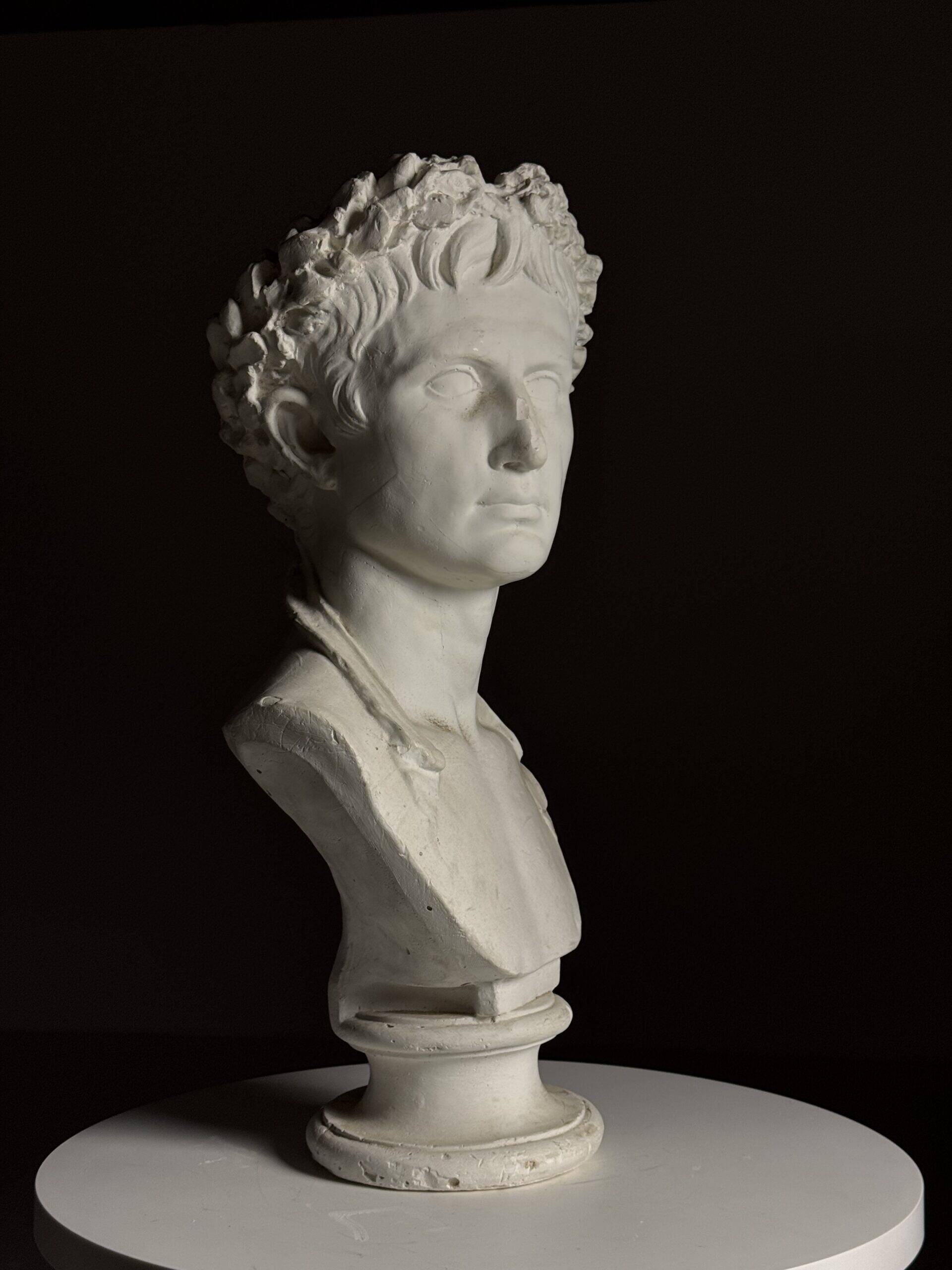 Buste en plâtre de l'empereur Auguste