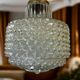 Petite lampe suspendue en verre clouté
