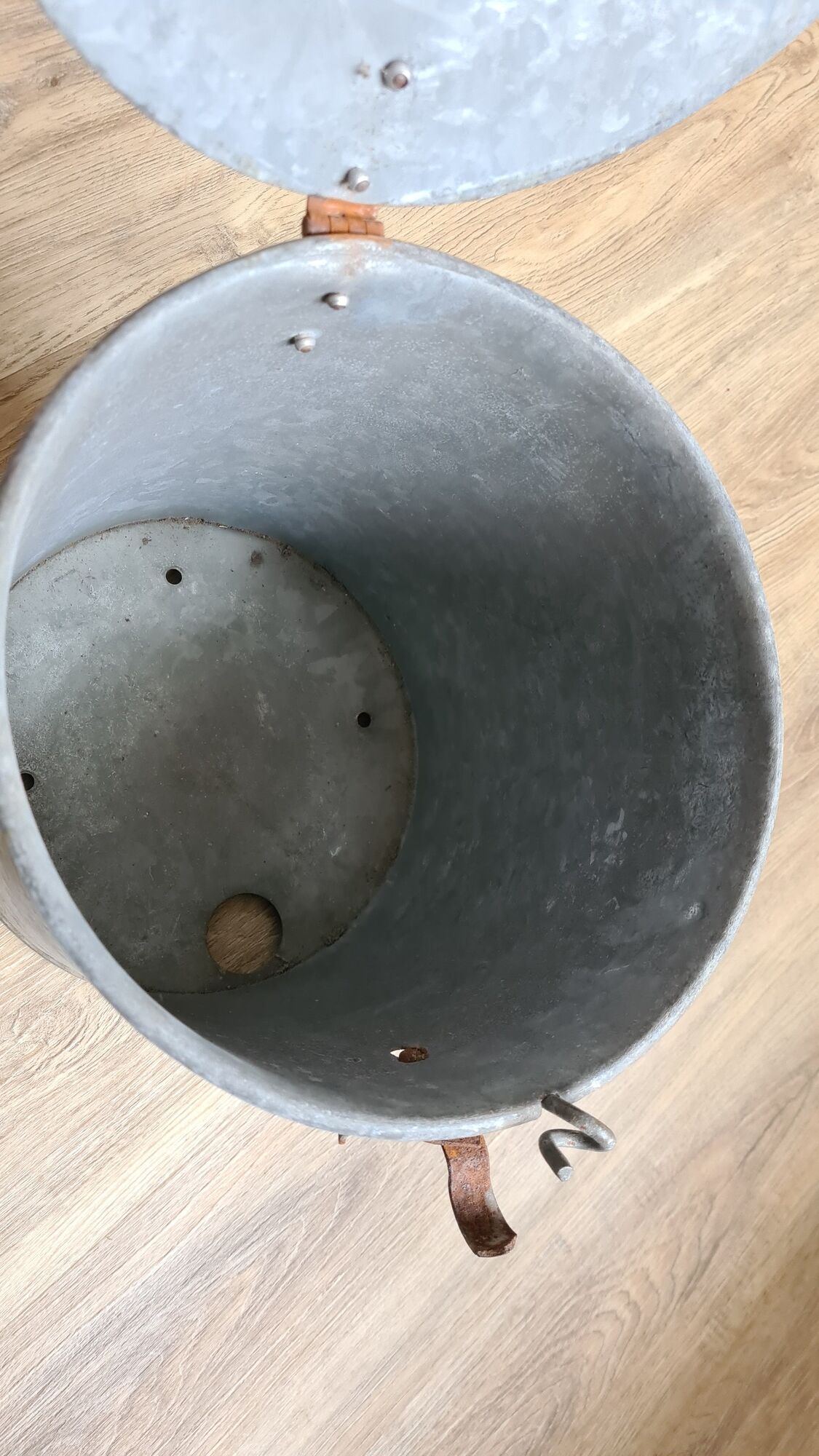 Old large zinc pot with lid / vintage Dimensions: 29x26