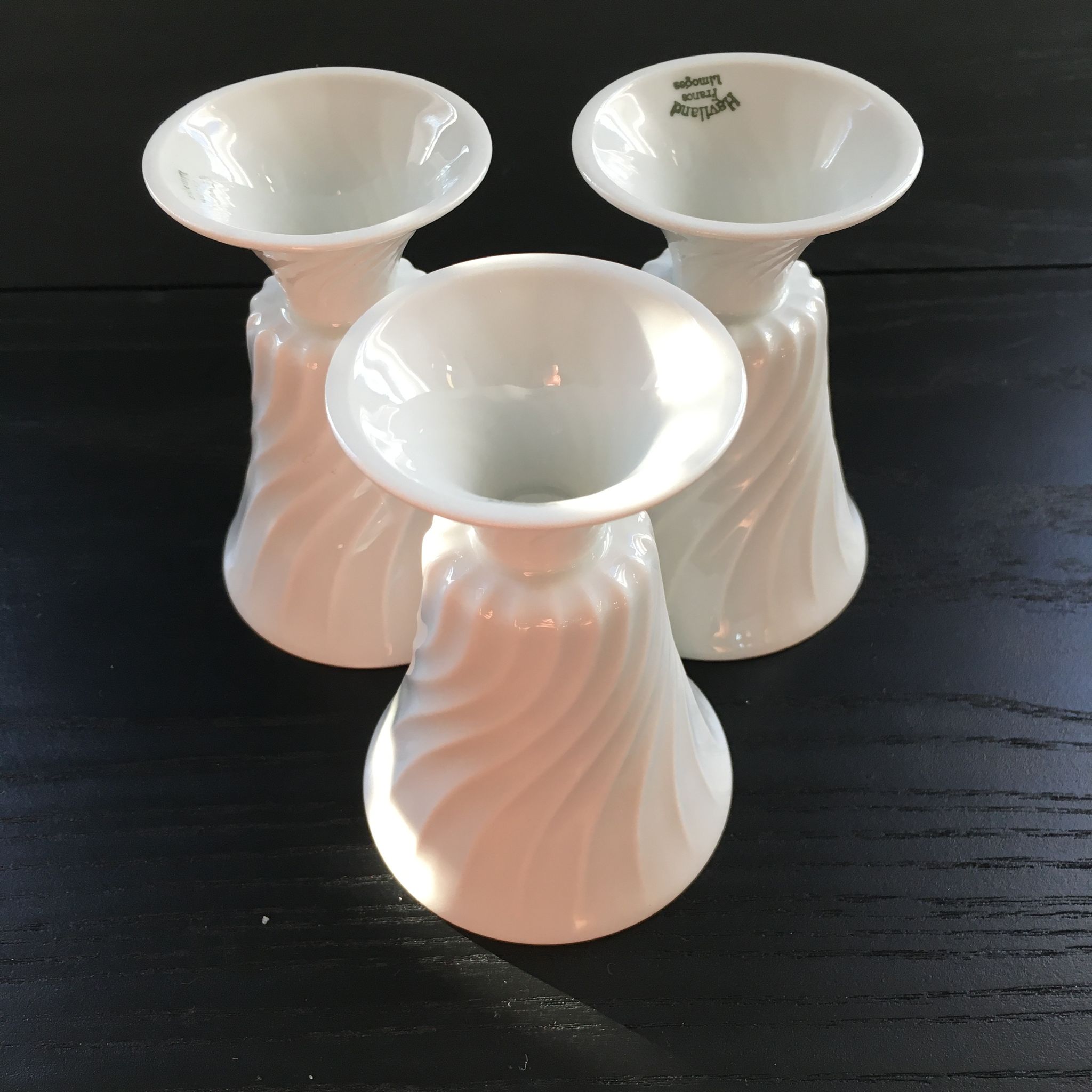Lot de 3 coupes à café en porcelaine