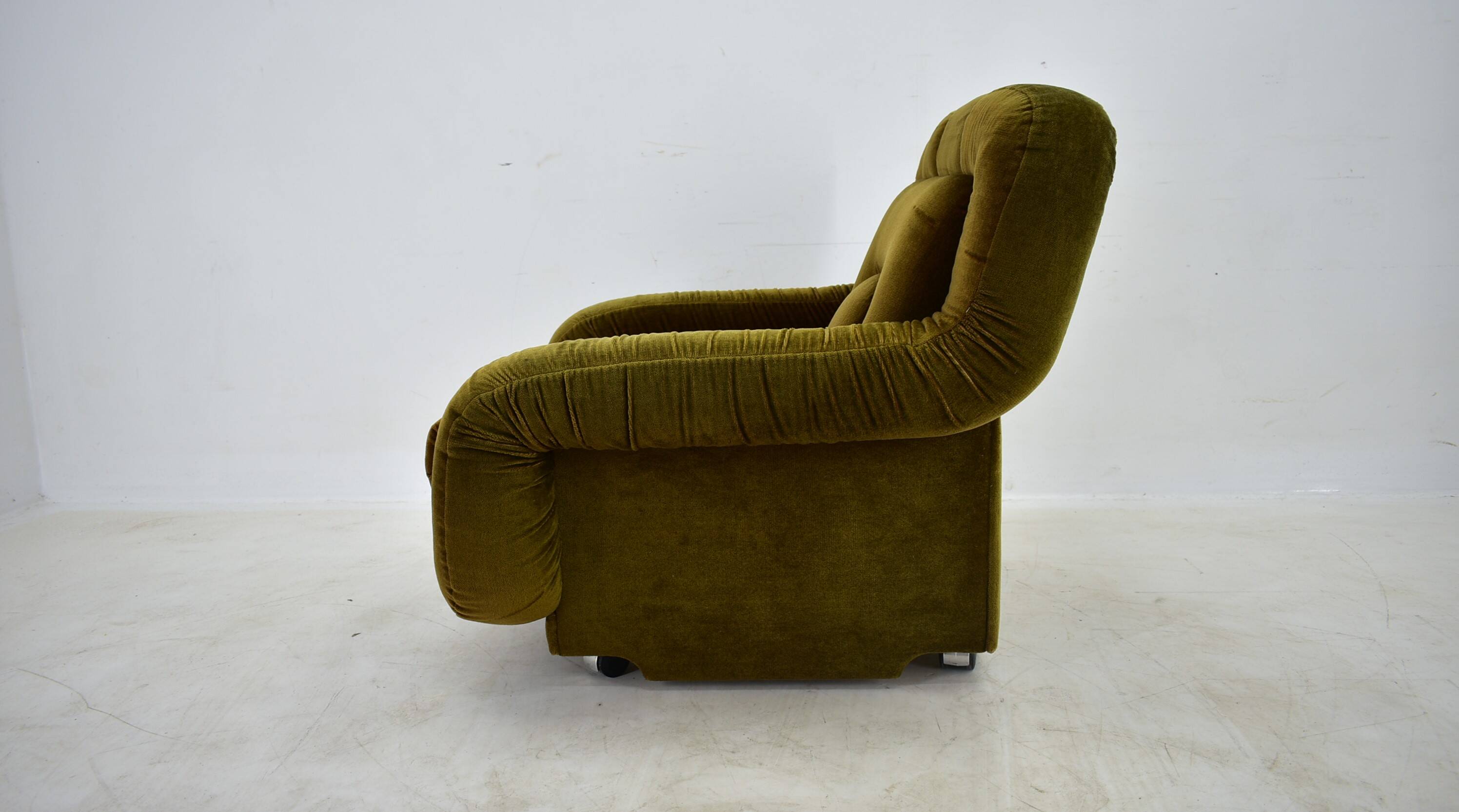 Pair of rare mid-century lounge armchairs, Italy, 1970s