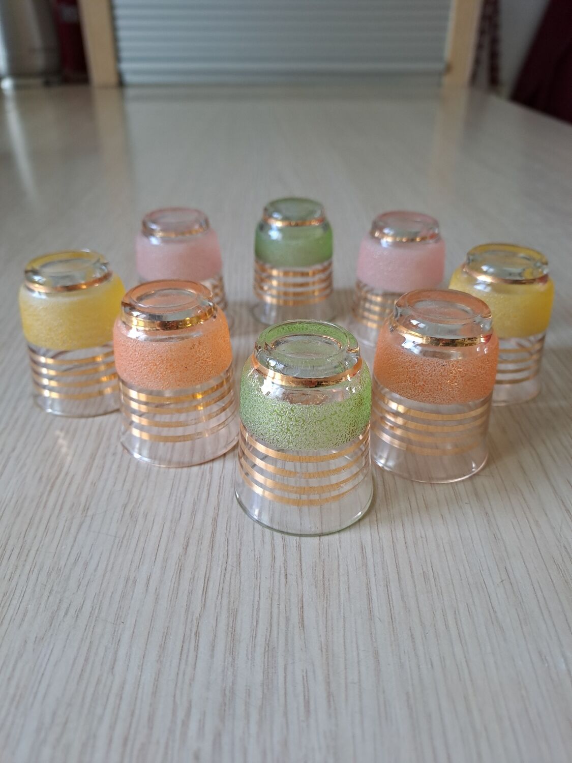 Suite de 8 verres granité