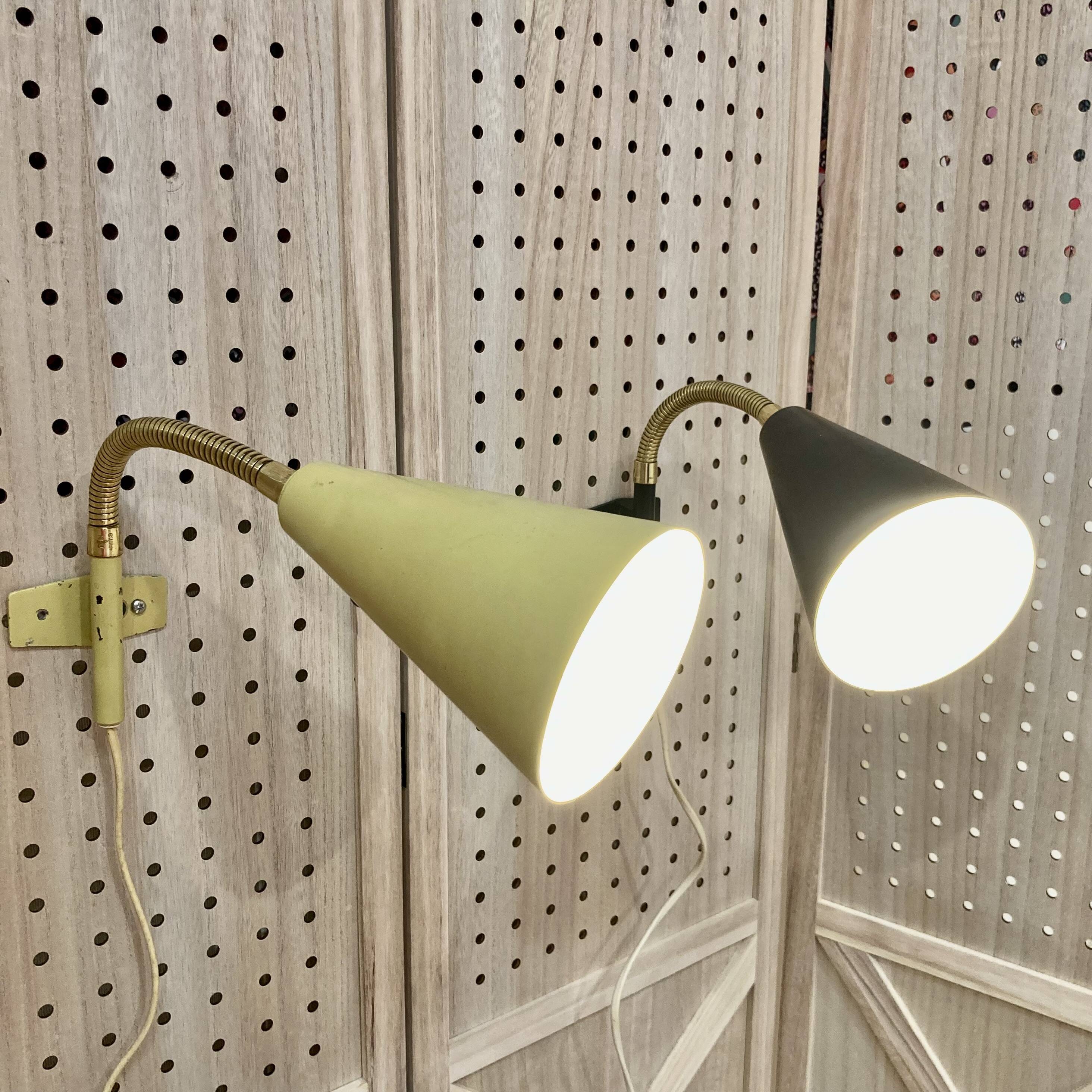 Paire d'appliques modulables design scandinave 1950.