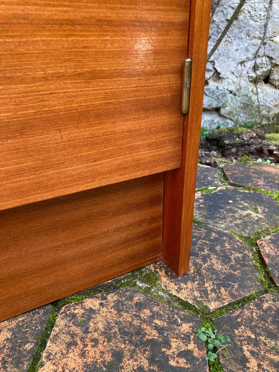 Vintage 1960s display cabinet.
