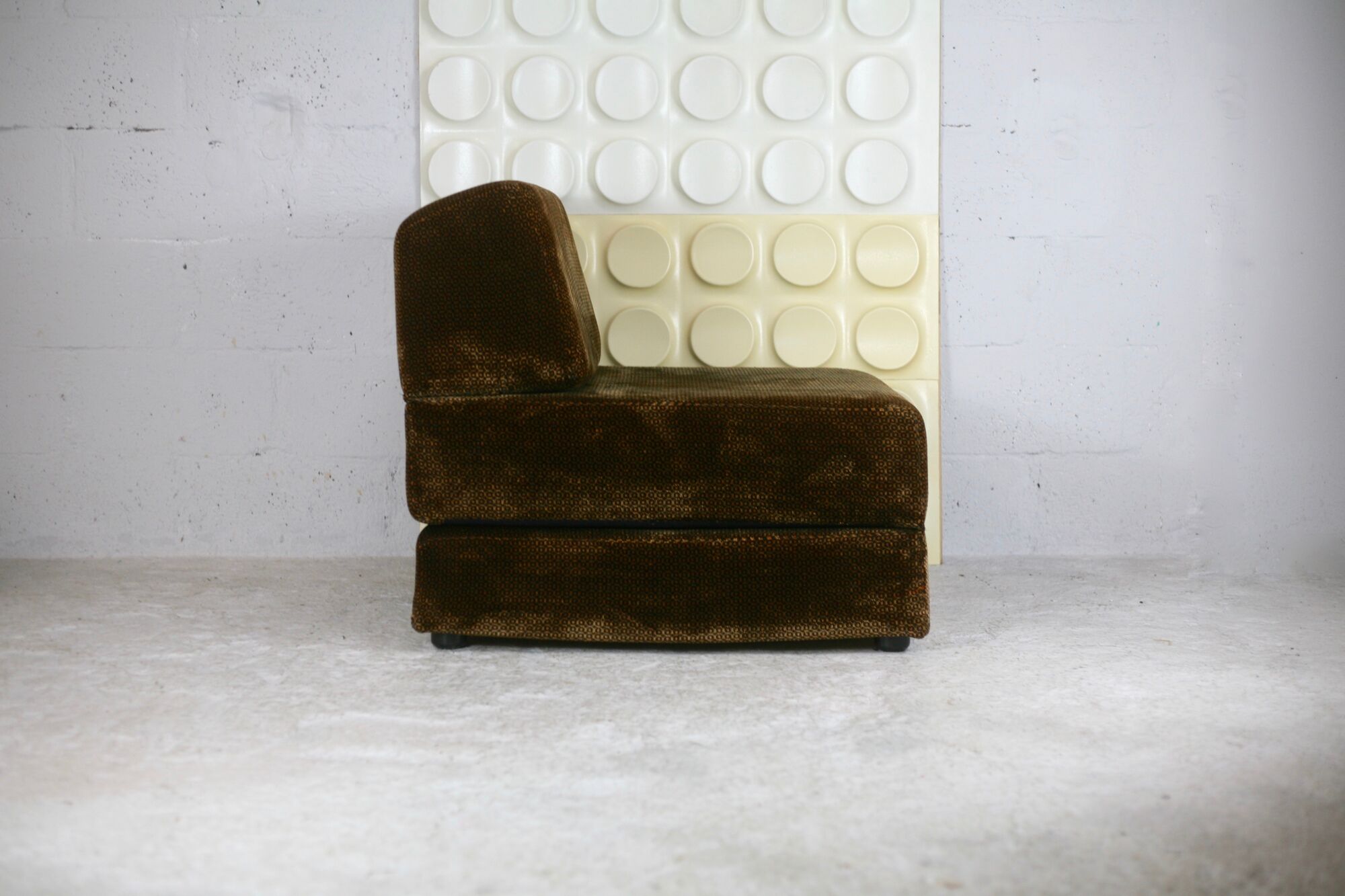 Foam and velvet heater "amber", convertible, France, circa 1970.
