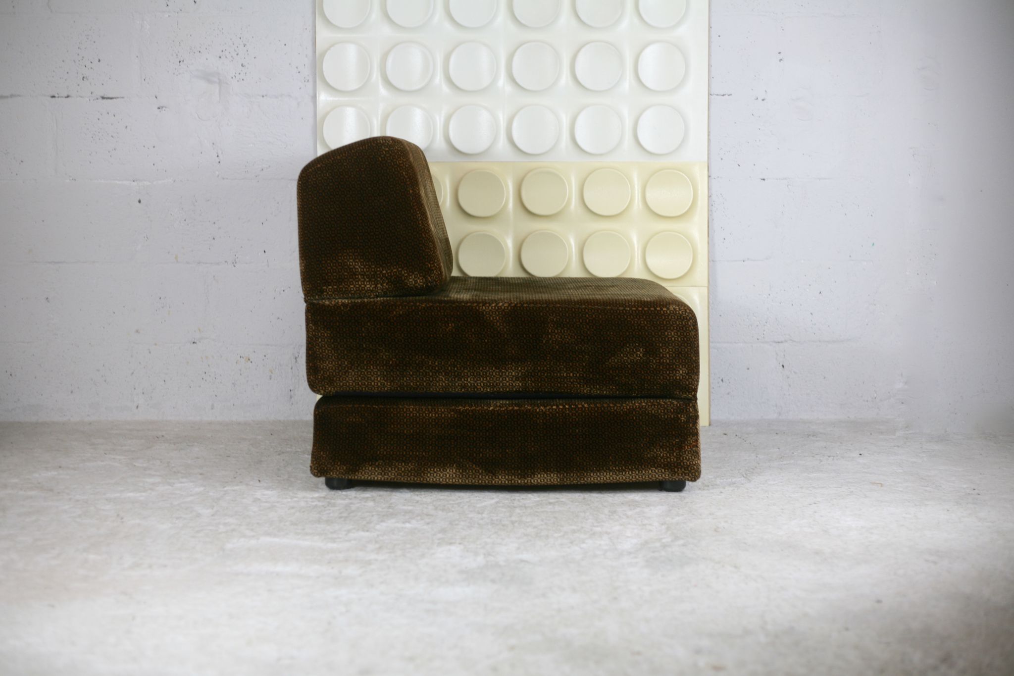 Foam and velvet heater "amber", convertible, France, circa 1970.
