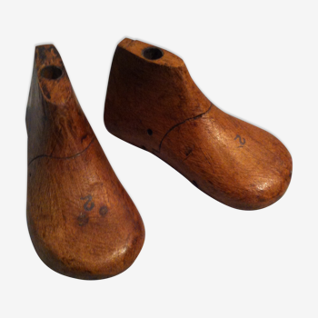 Wooden shoe boots shapes for children's shoes