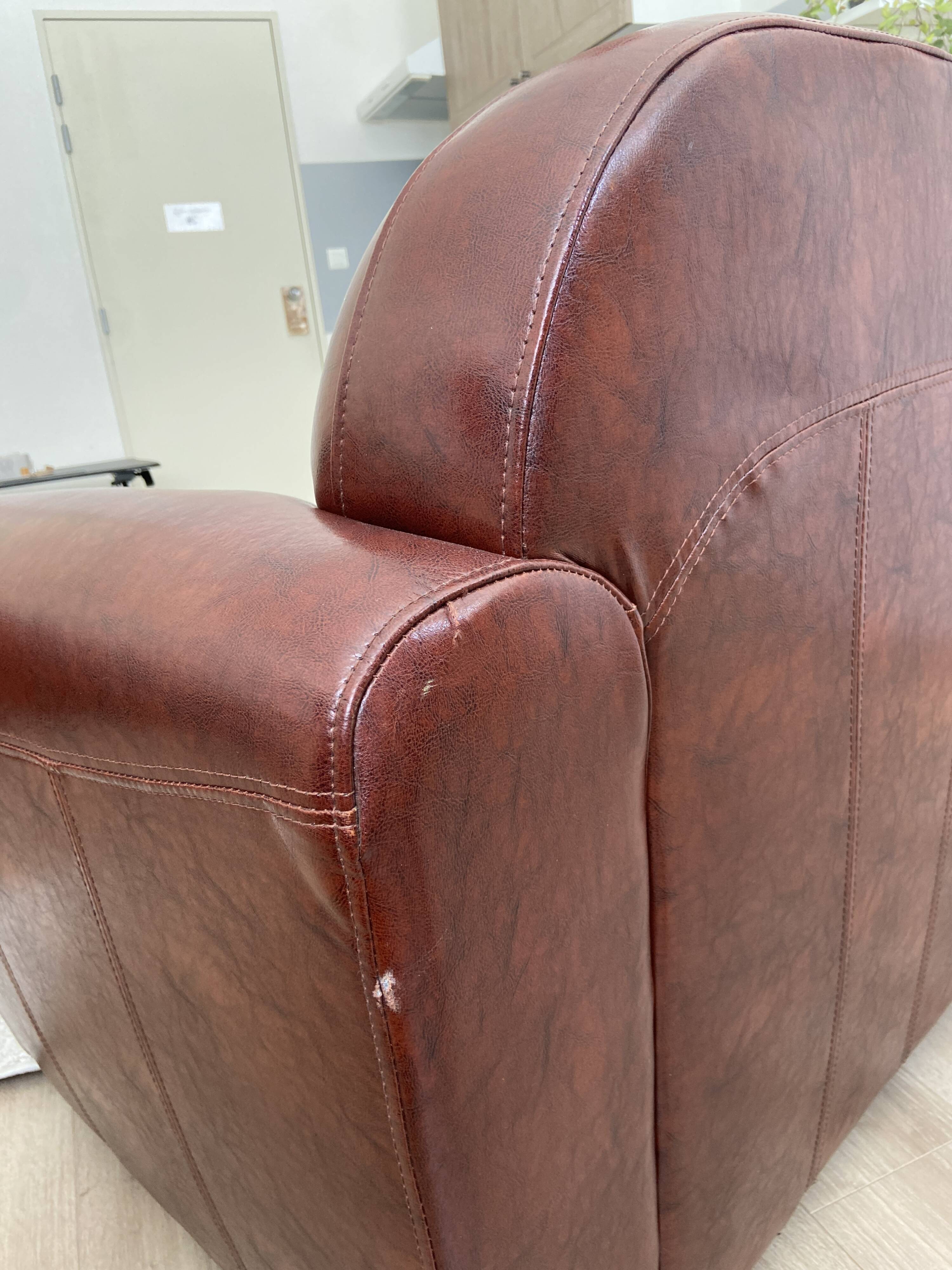 Enzo Fratelli Leather Club Lounge