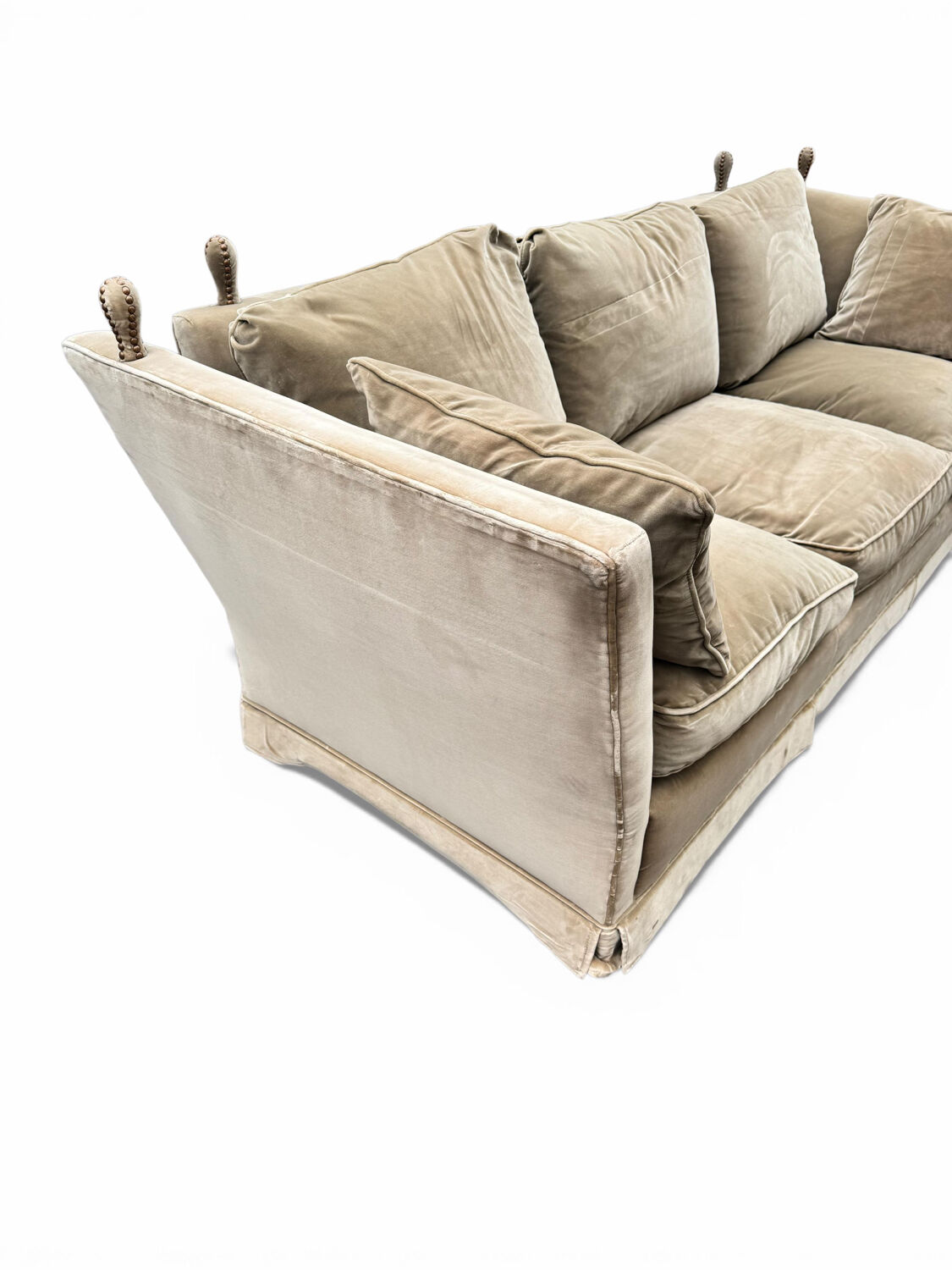 Beautiful Knole model canapé in velvet.