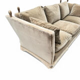 Beautiful Knole model canapé in velvet.