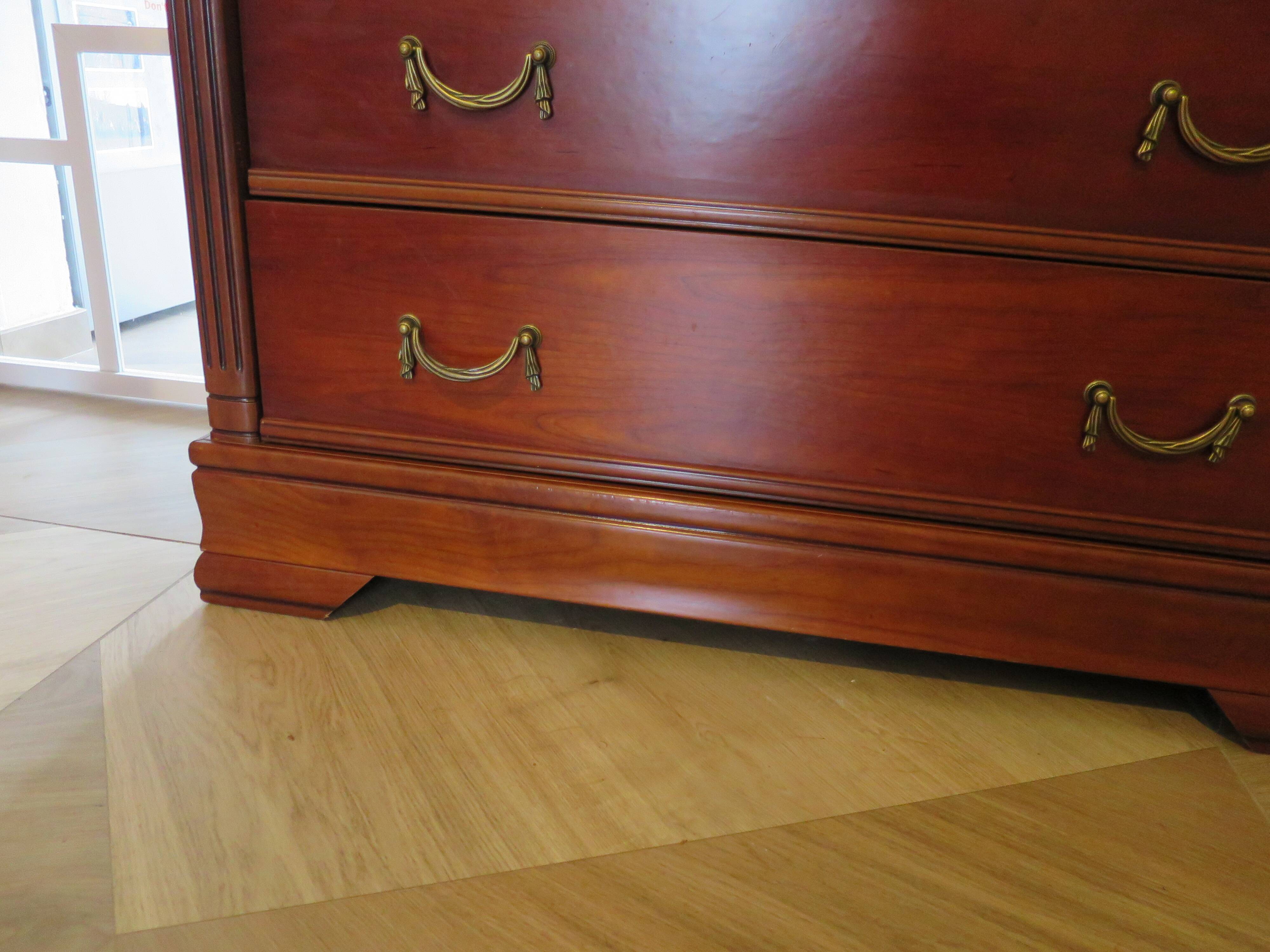 Commode 4 tiroirs – Teinte merisier – Imitation Style Empire – Années 80