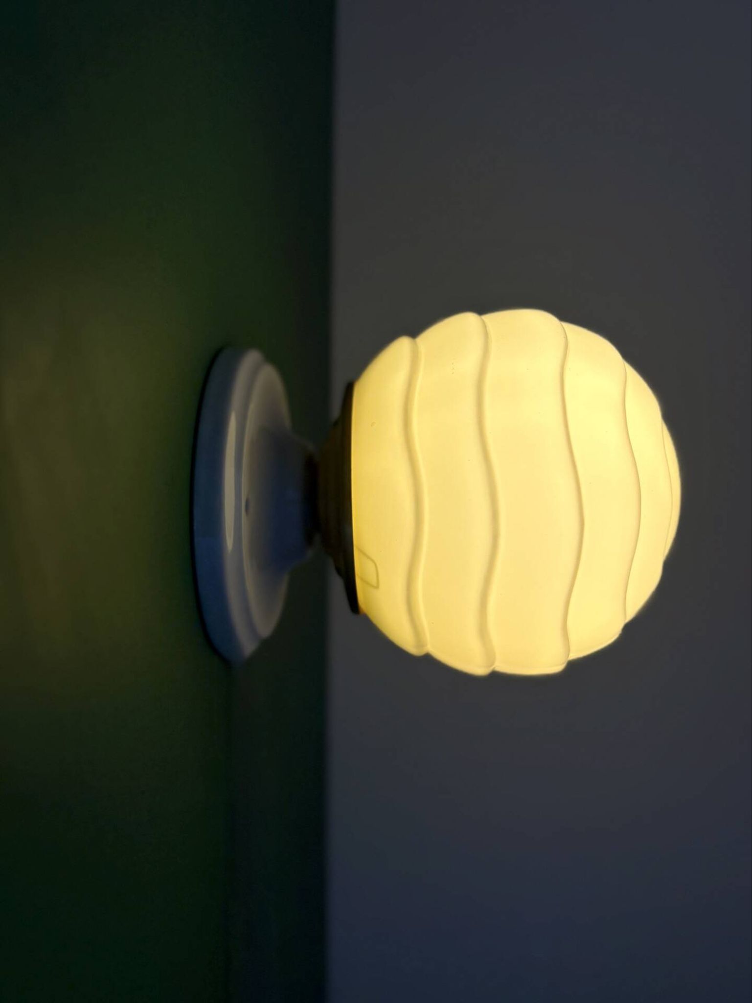 Vintage Art Deco globe wall light in pale yellow opaline.
