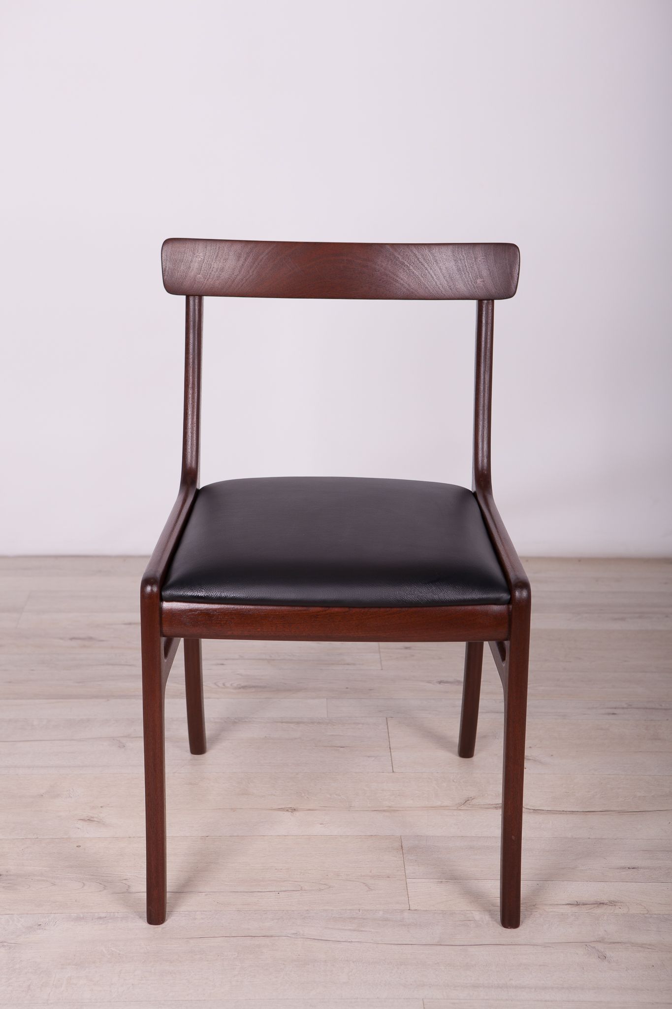 Set of 8 danish dining chairs by Ole Wanscher for Poul Jeppesens Møbelfabrik, 1960s
