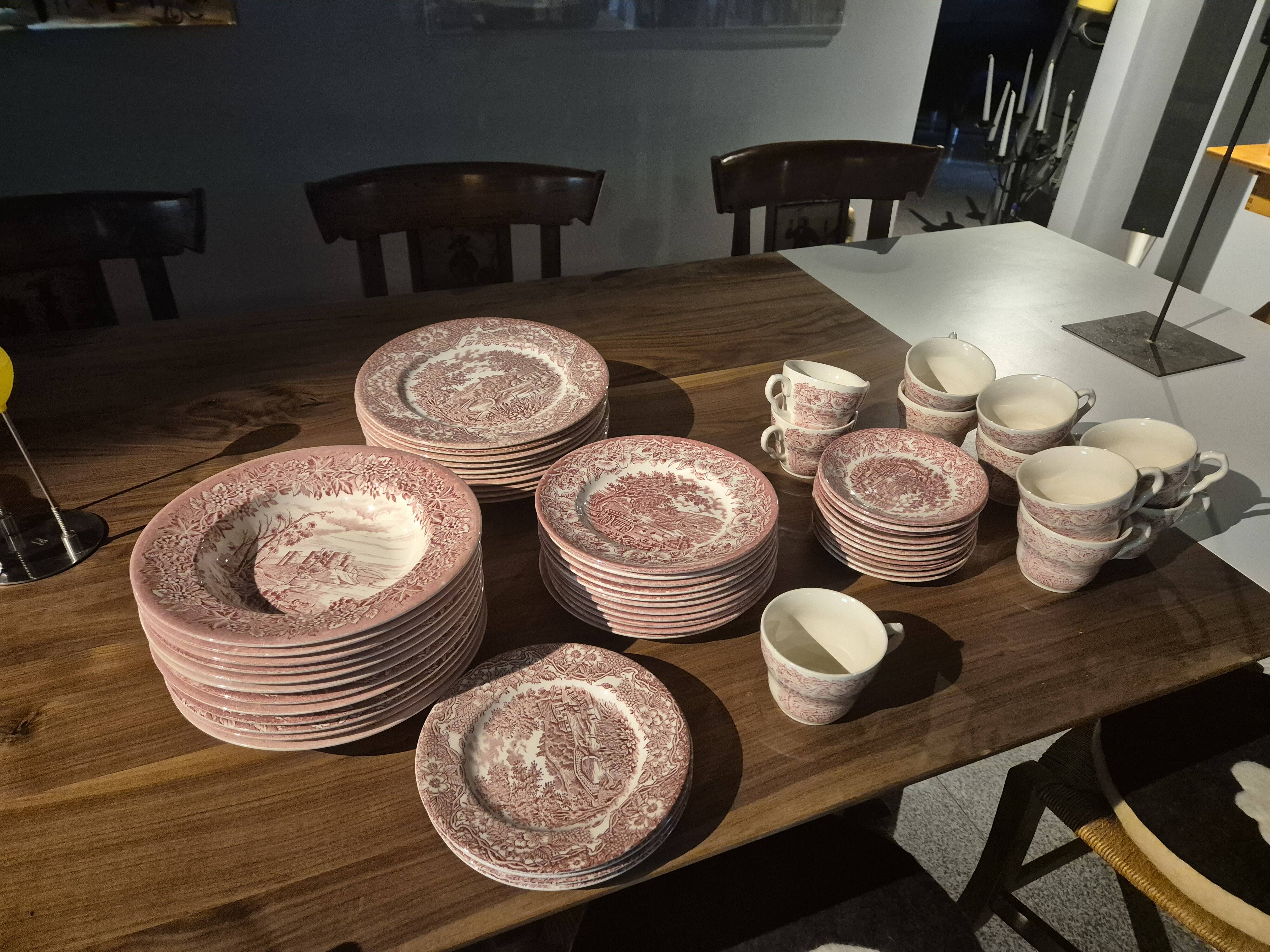 Important Porcelain Service EIT England