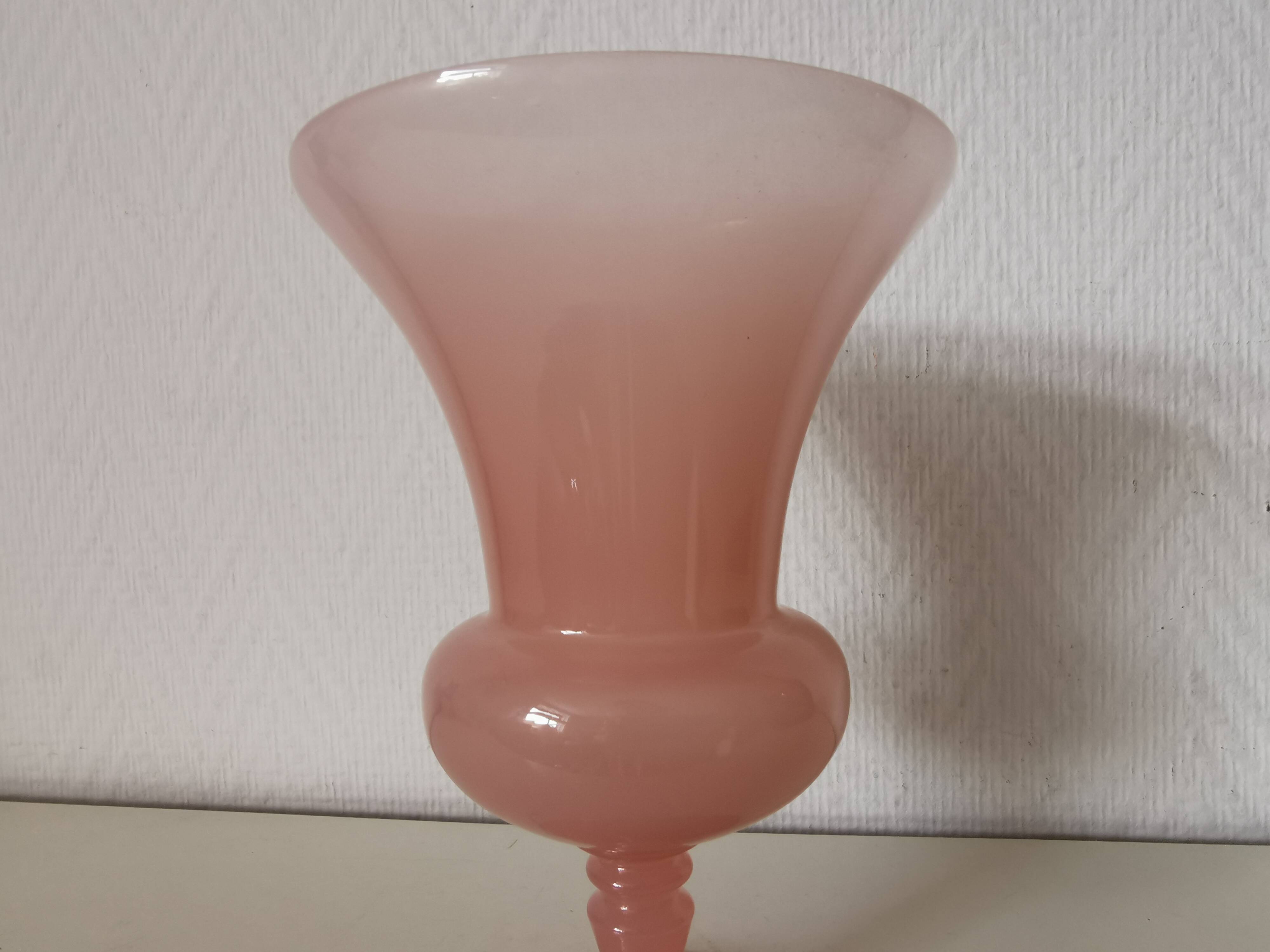 vase, centre de table , en opaline rose , fabrication Italienne
