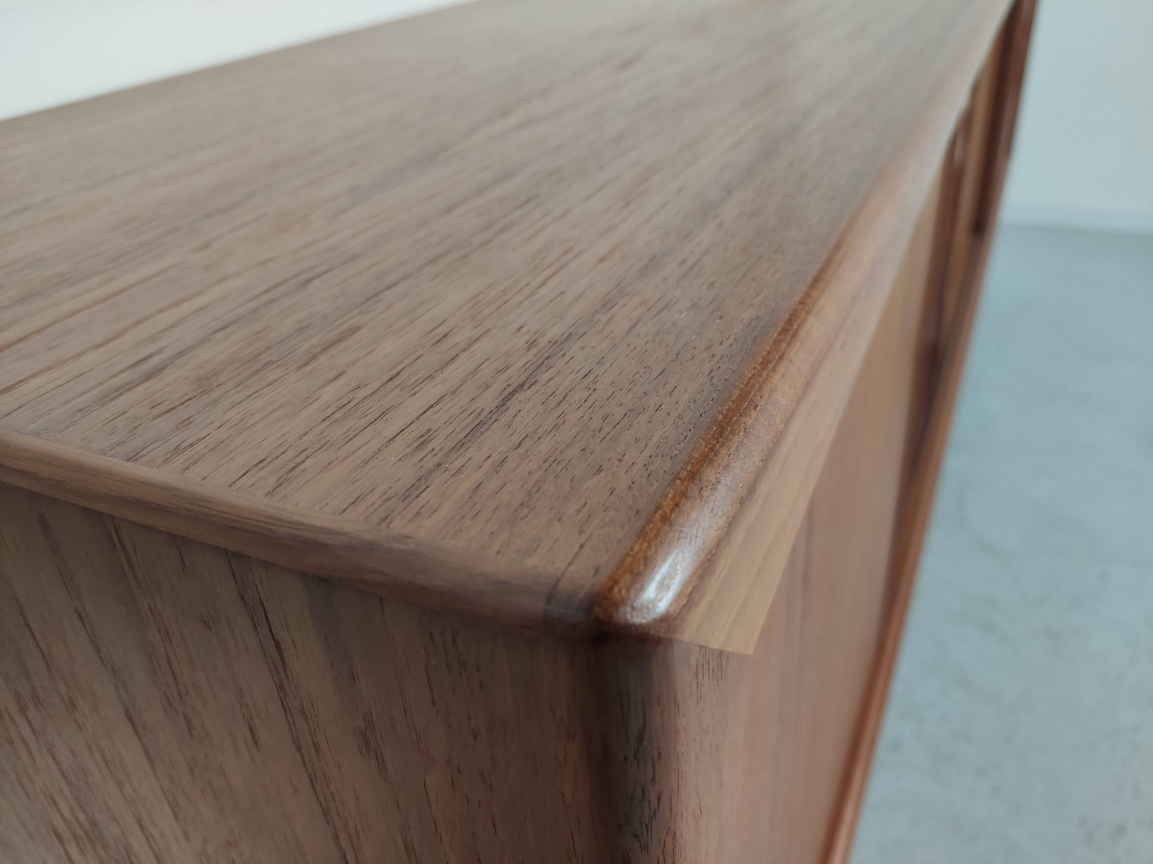 Scandinavian teck line RT Màbel model 272, 60s