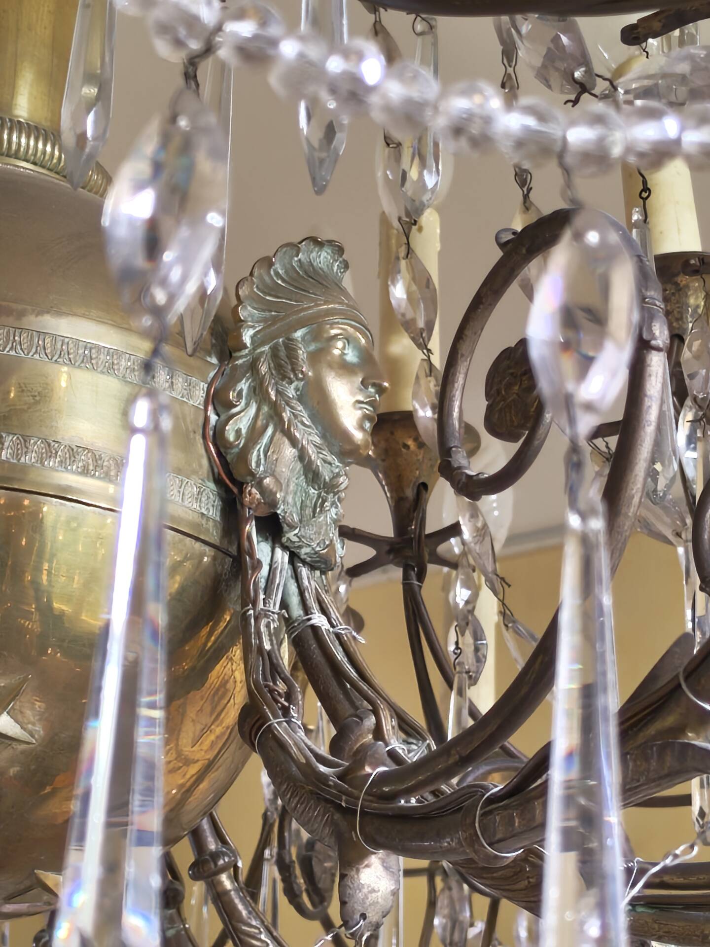 Lustre en bronze doré et crystal
