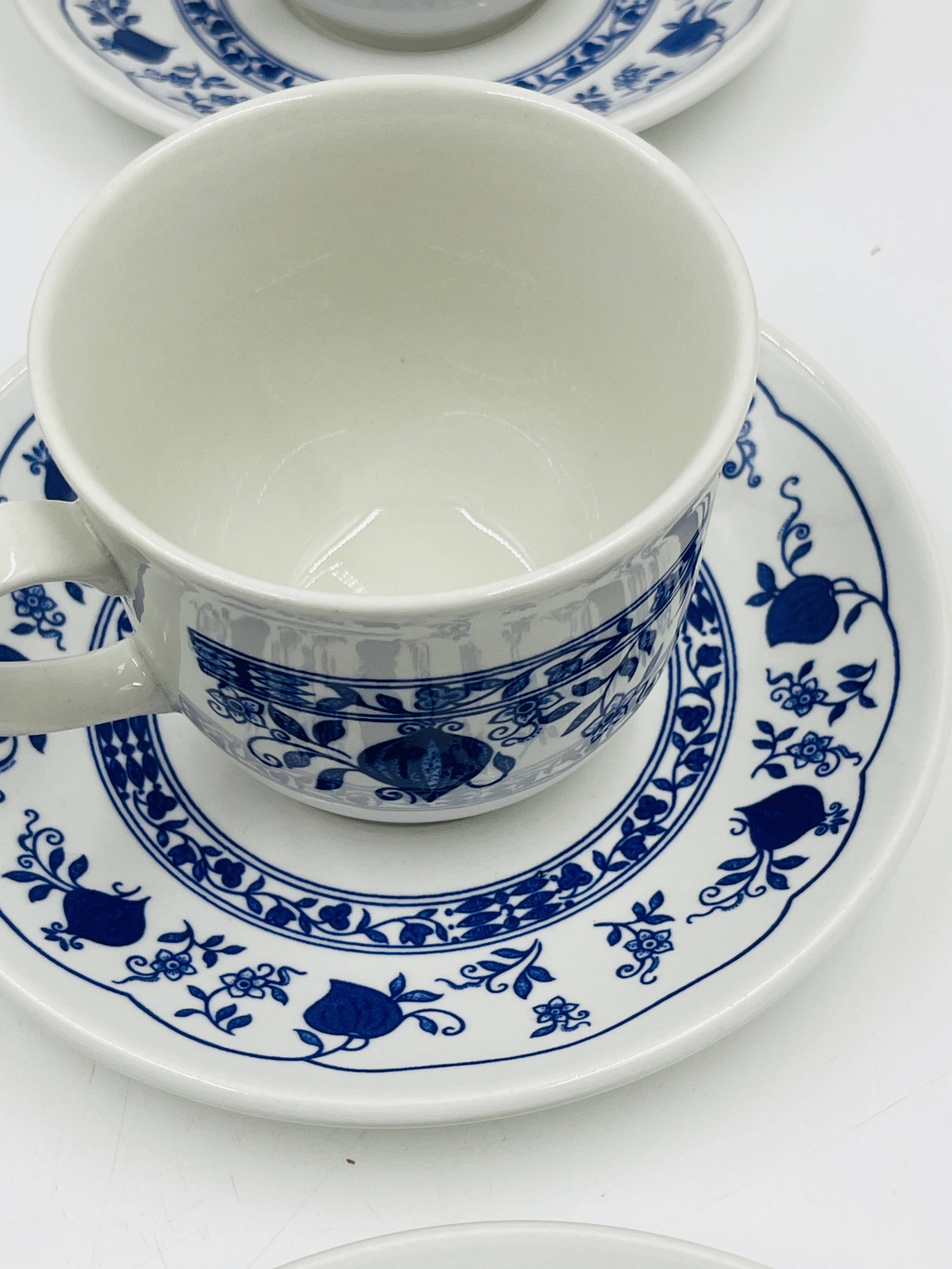 Set of 6 cups and saucers Biltons England Blue Onion design