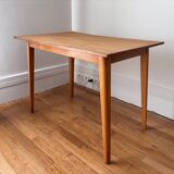 Desk with tapered legs
