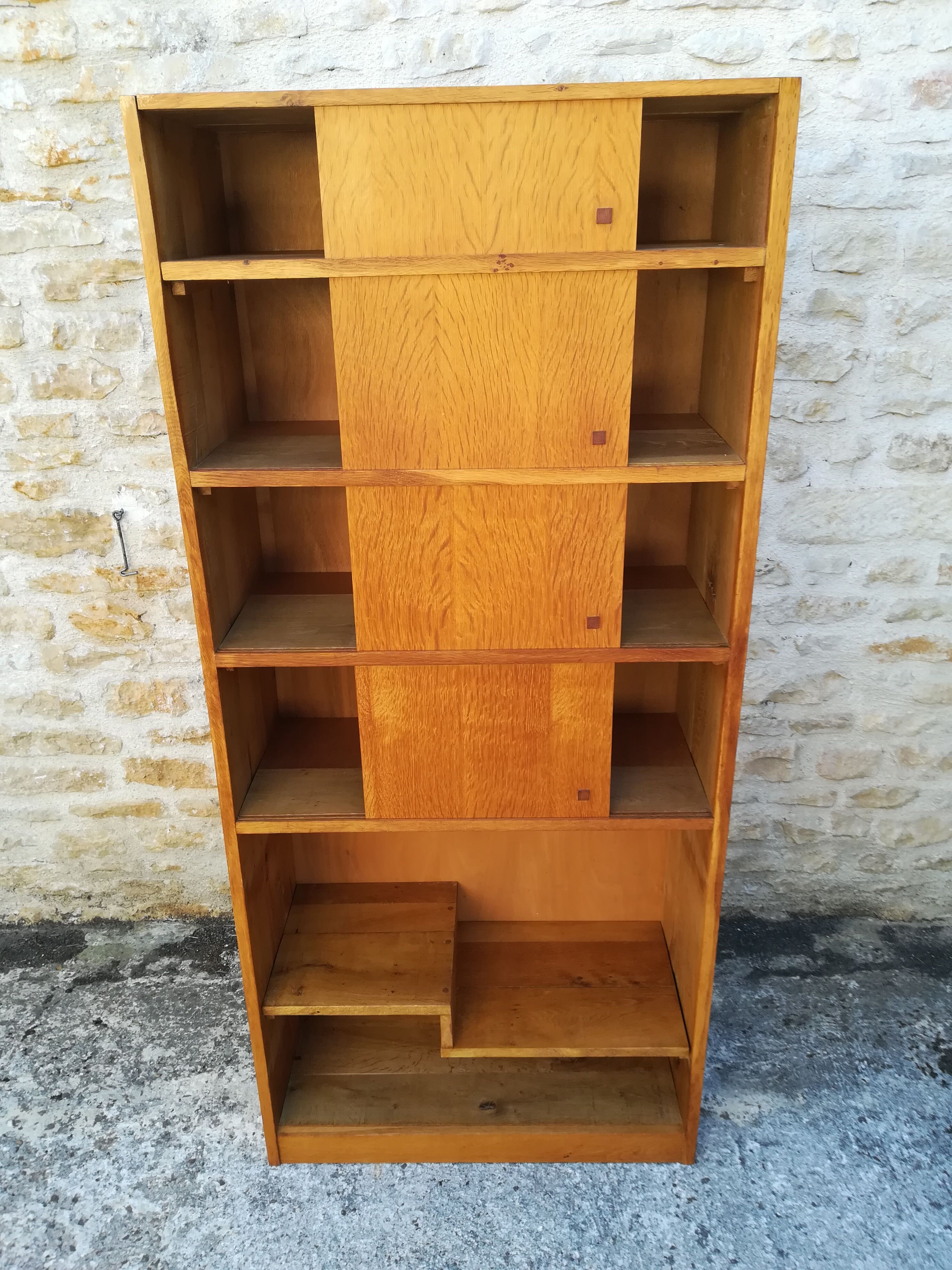 Buffet with sliding doors